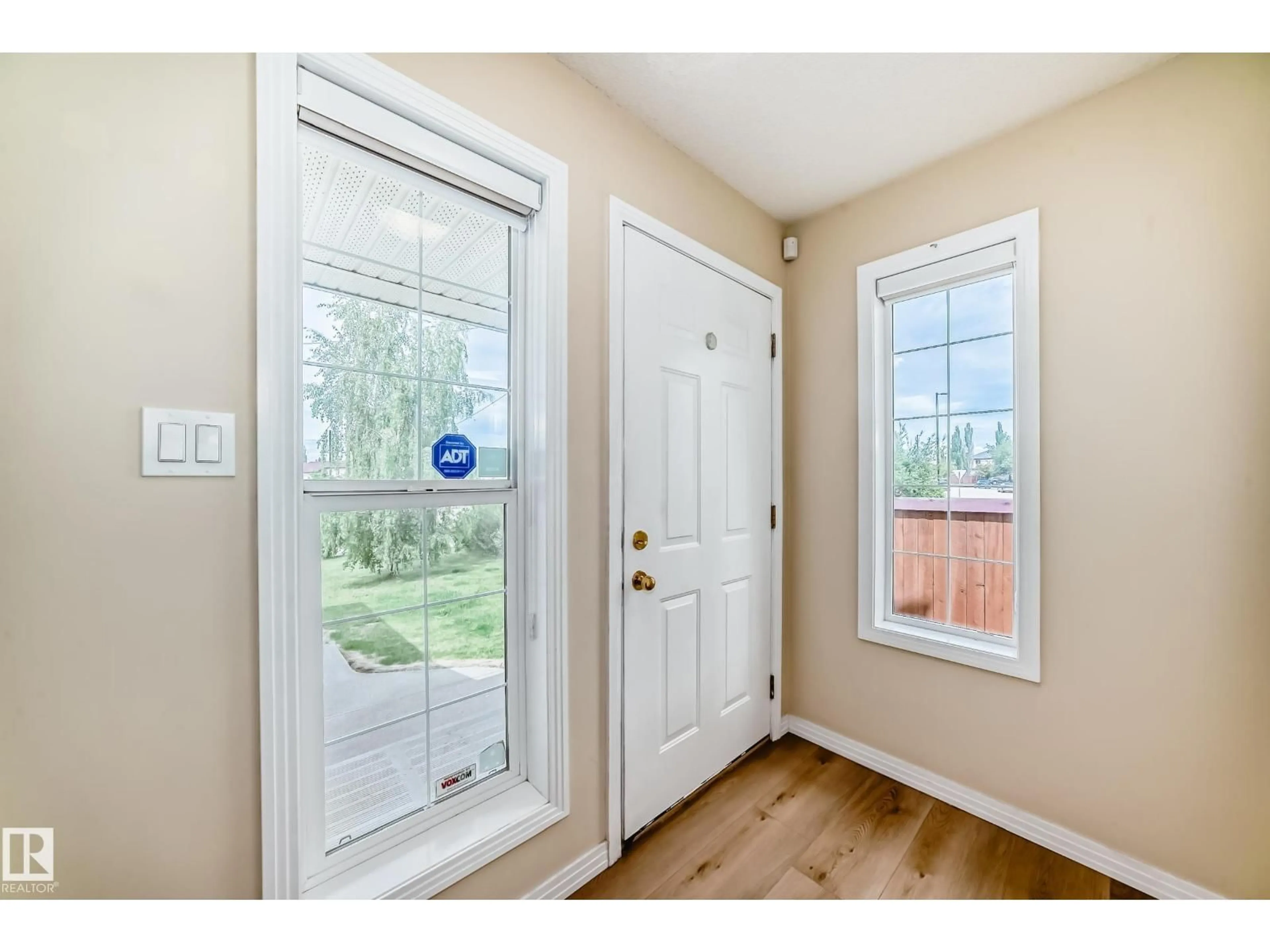 Indoor entryway for NW - 3711 22A ST, Edmonton Alberta T6T1V7