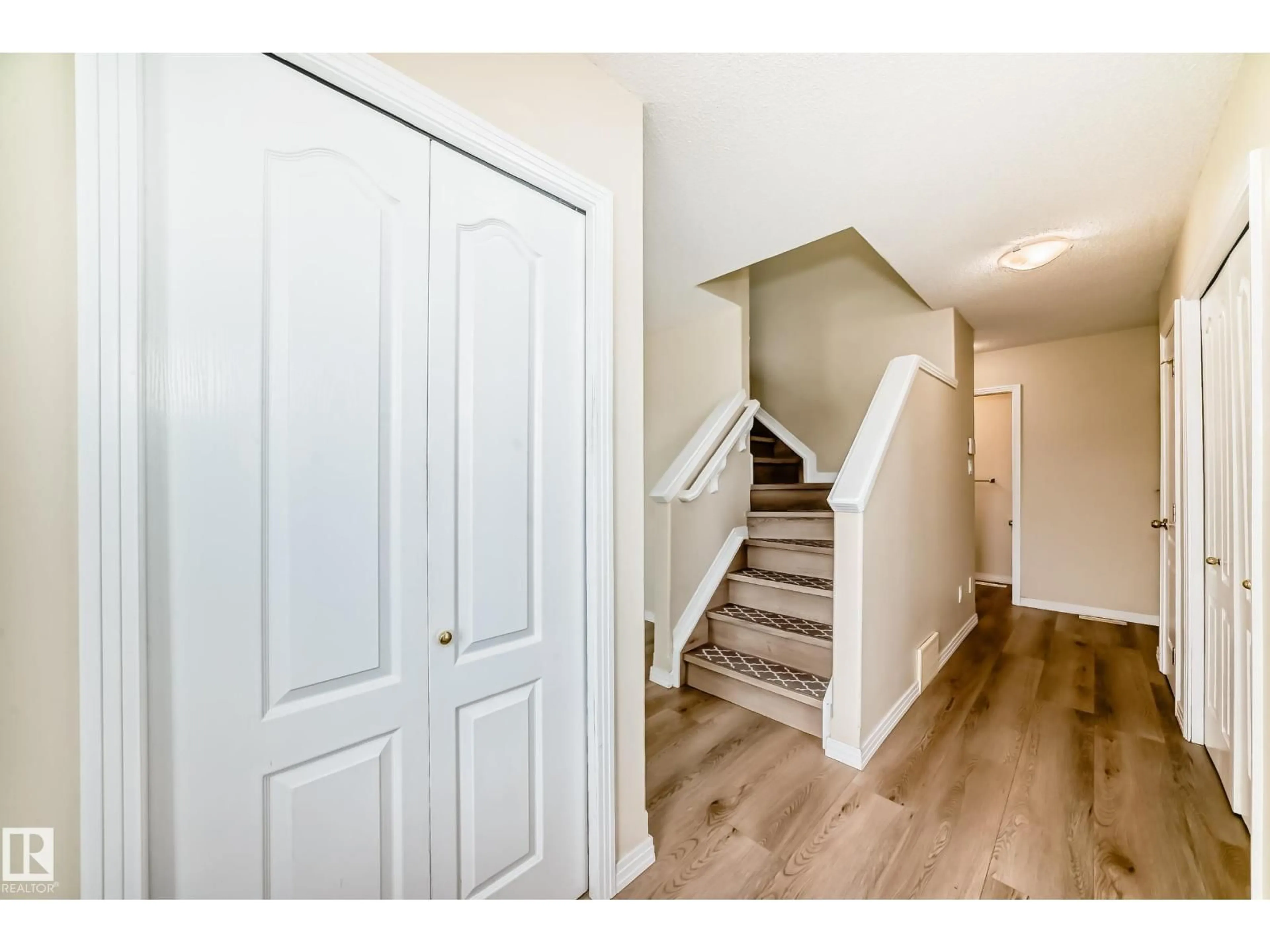 Indoor entryway for NW - 3711 22A ST, Edmonton Alberta T6T1V7