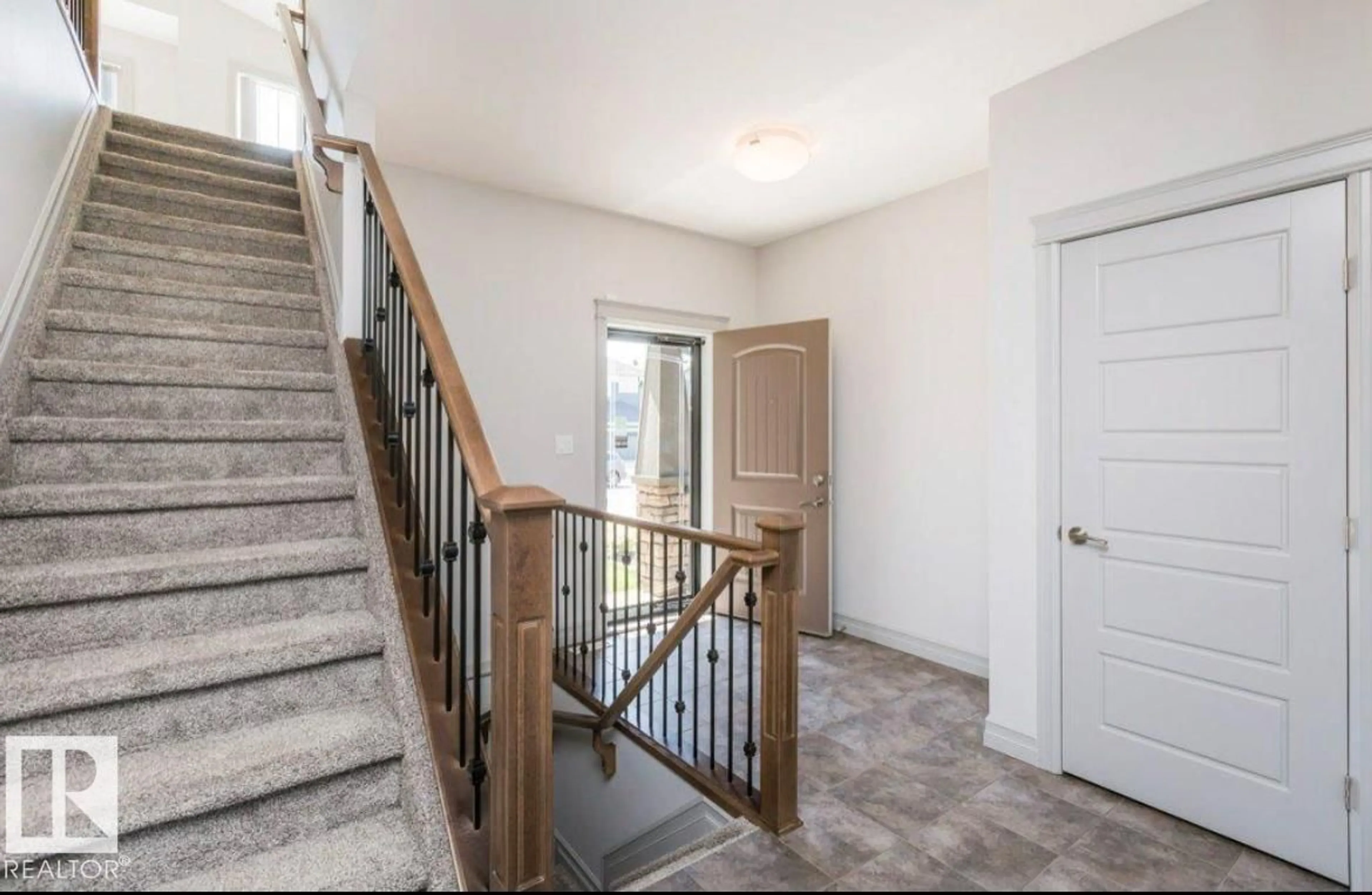 Indoor entryway for 5912 19 AV, Edmonton Alberta T6X2A2