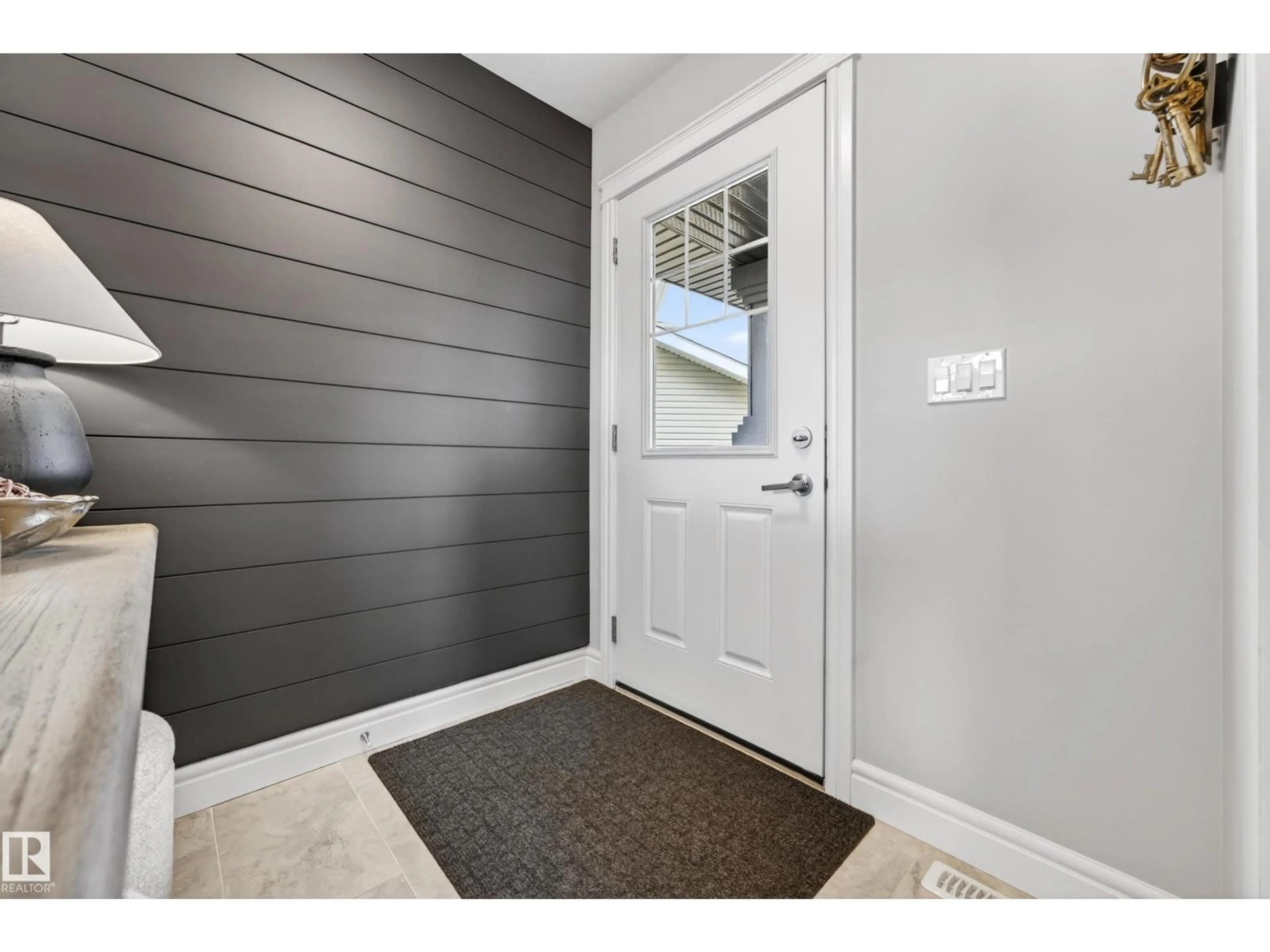 Indoor entryway for 86 SENTRY WY, Sherwood Park Alberta T8H1B1