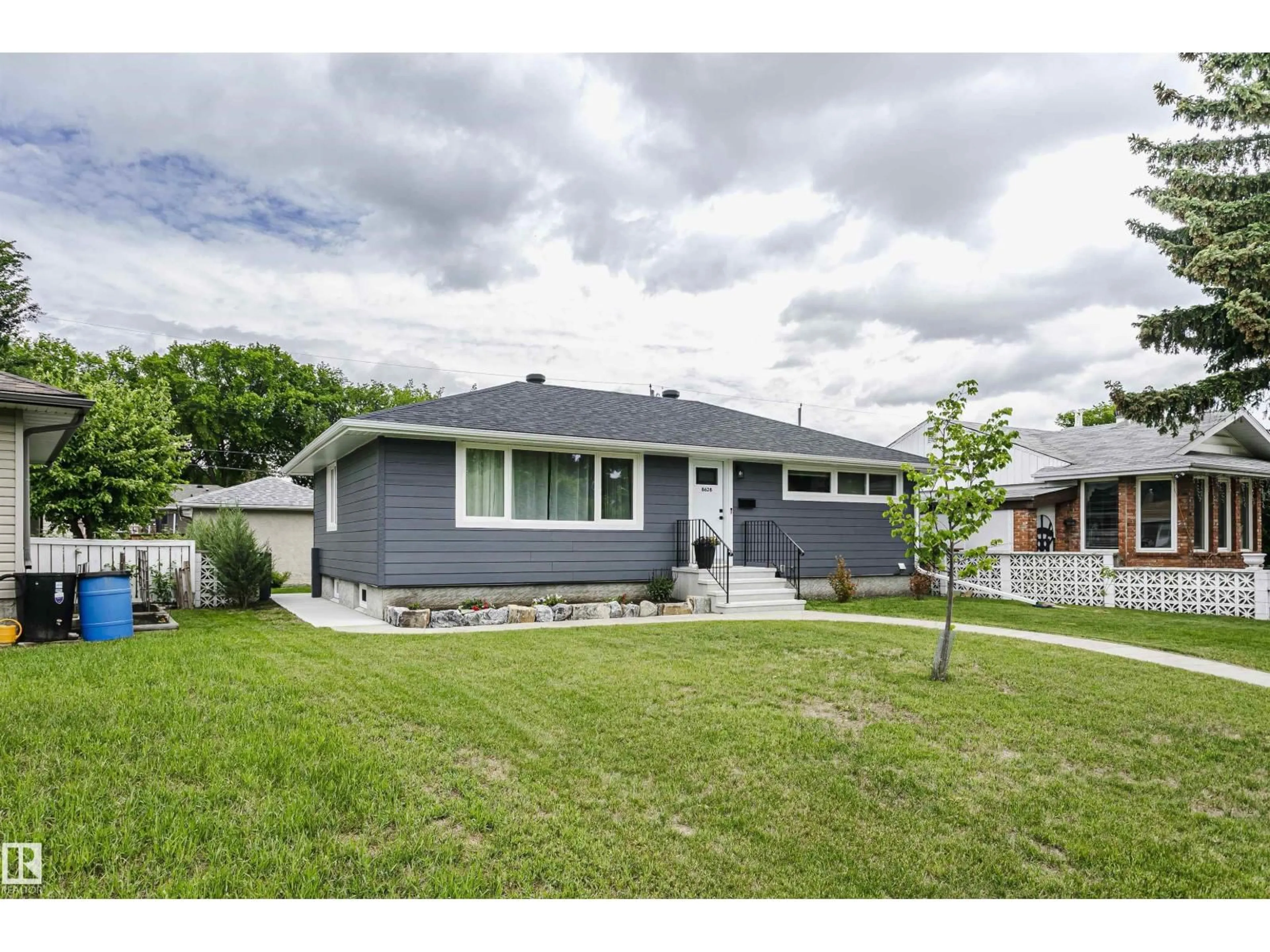 Home with vinyl exterior material, street for 8628 64 AV, Edmonton Alberta T6E0H5