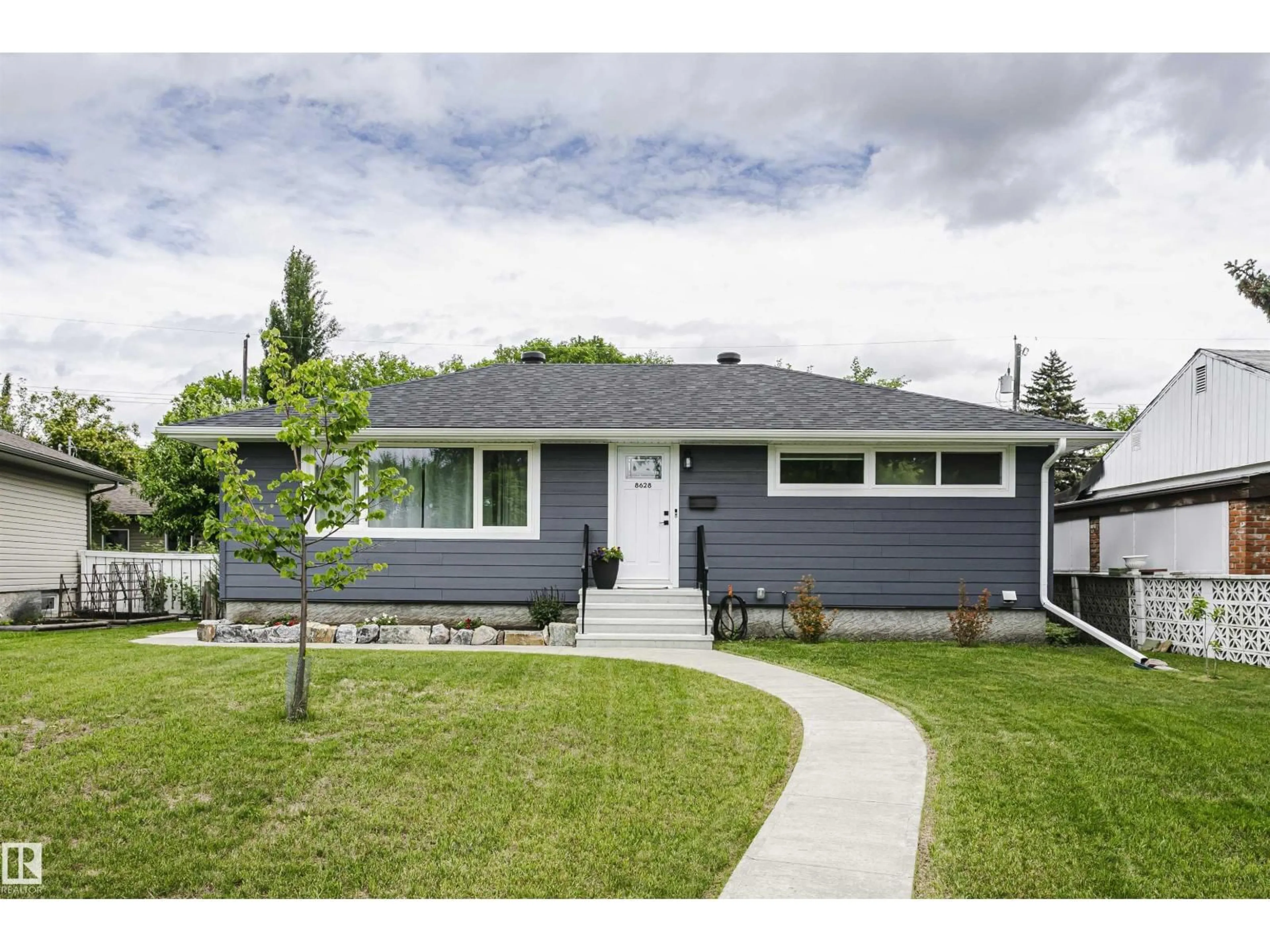 Home with vinyl exterior material, street for 8628 64 AV, Edmonton Alberta T6E0H5