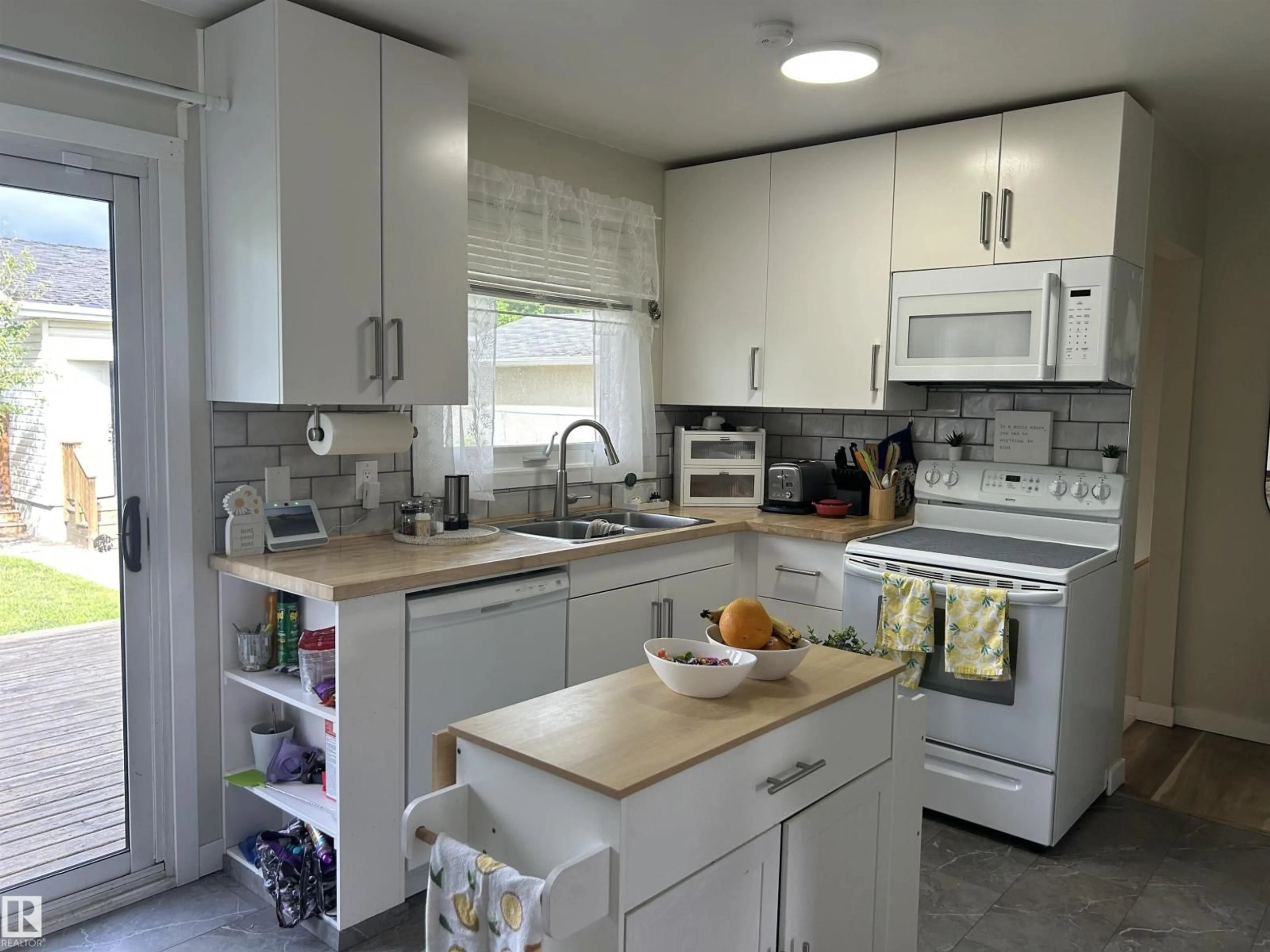 Unknown for 10924 30 ST, Edmonton Alberta T5W1V9
