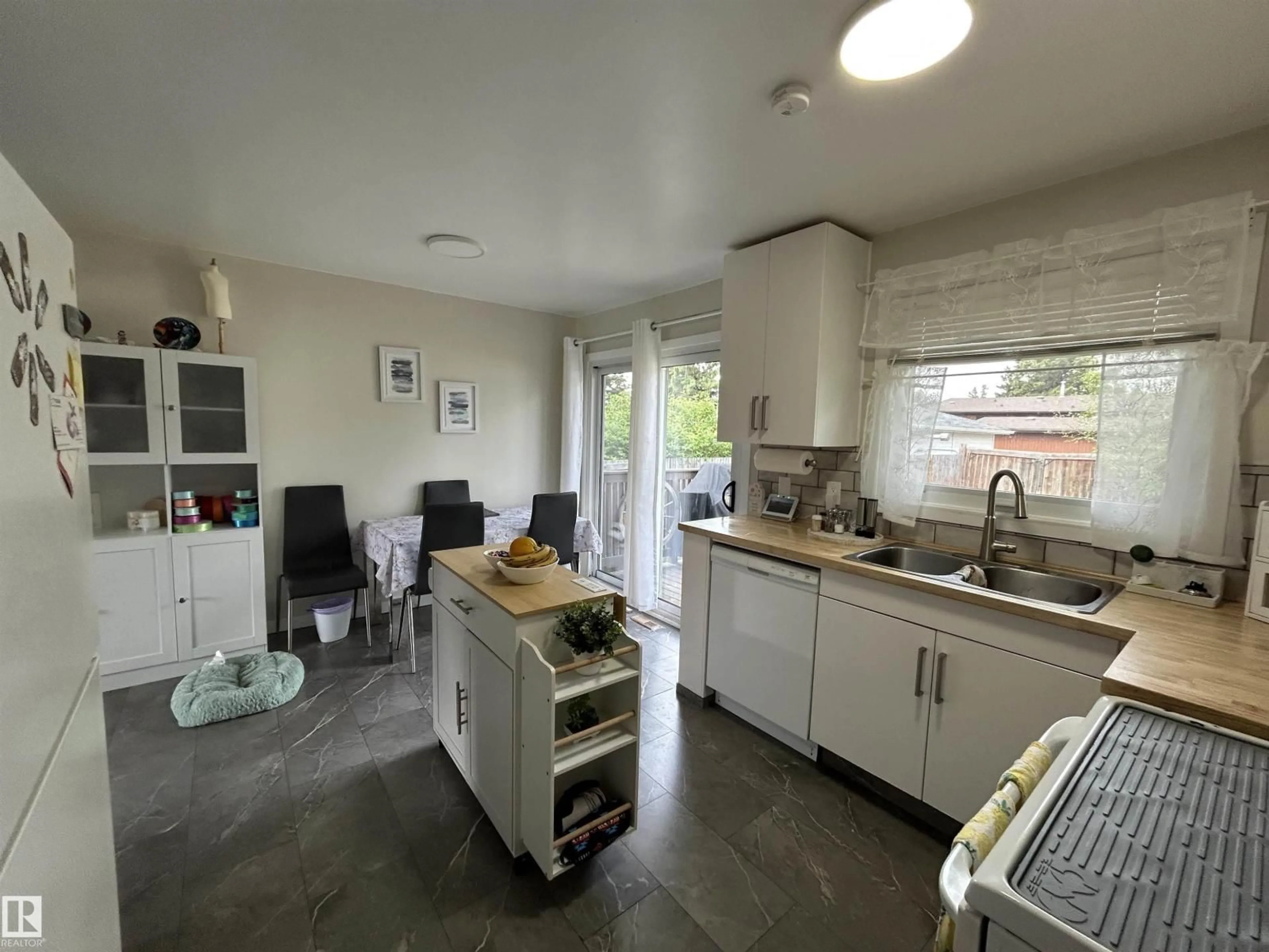 Unknown for 10924 30 ST, Edmonton Alberta T5W1V9