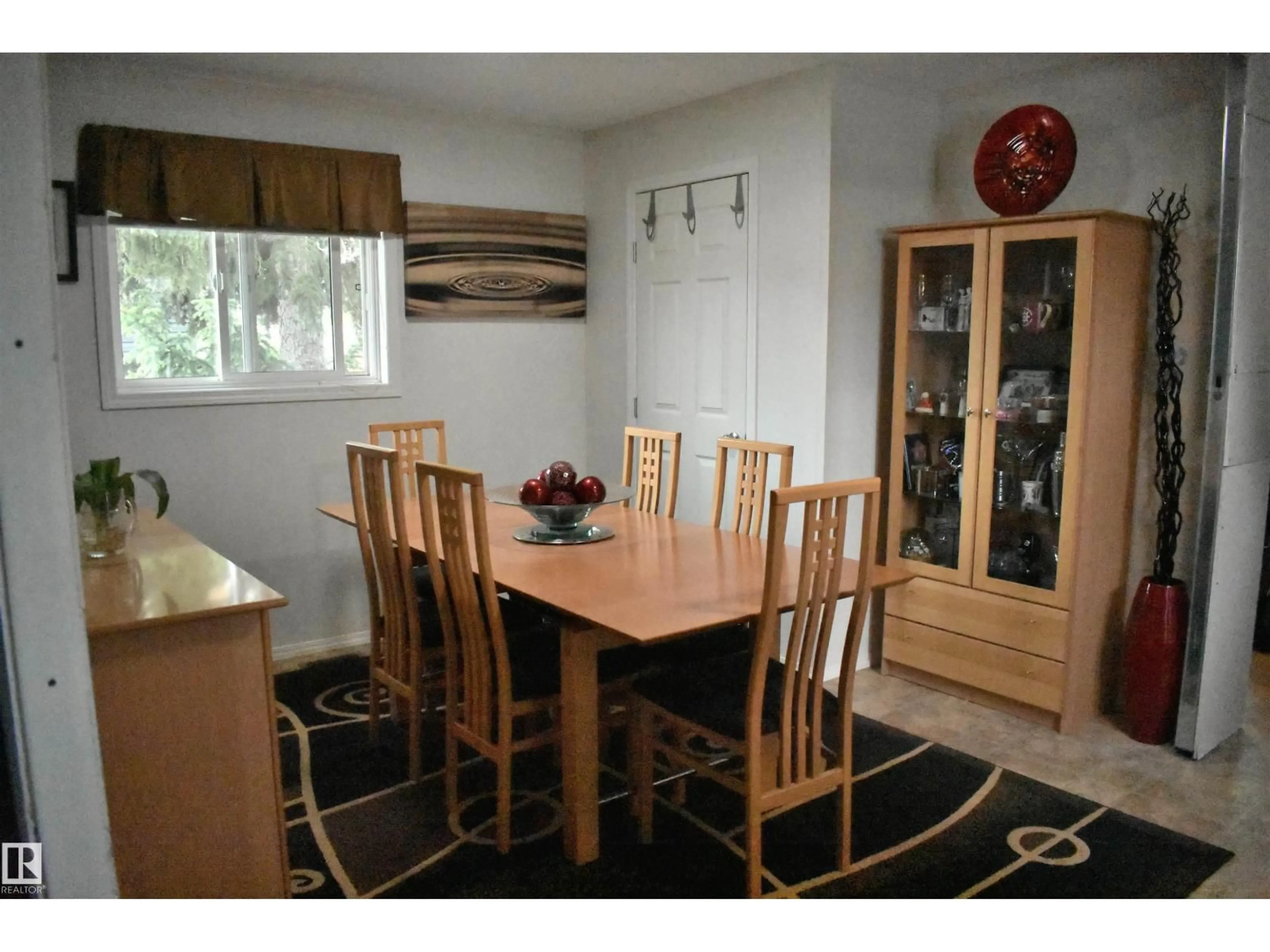 Dining room, wood/laminate floor for 52 EVERGREEN PA, Edmonton Alberta T5Y4M2