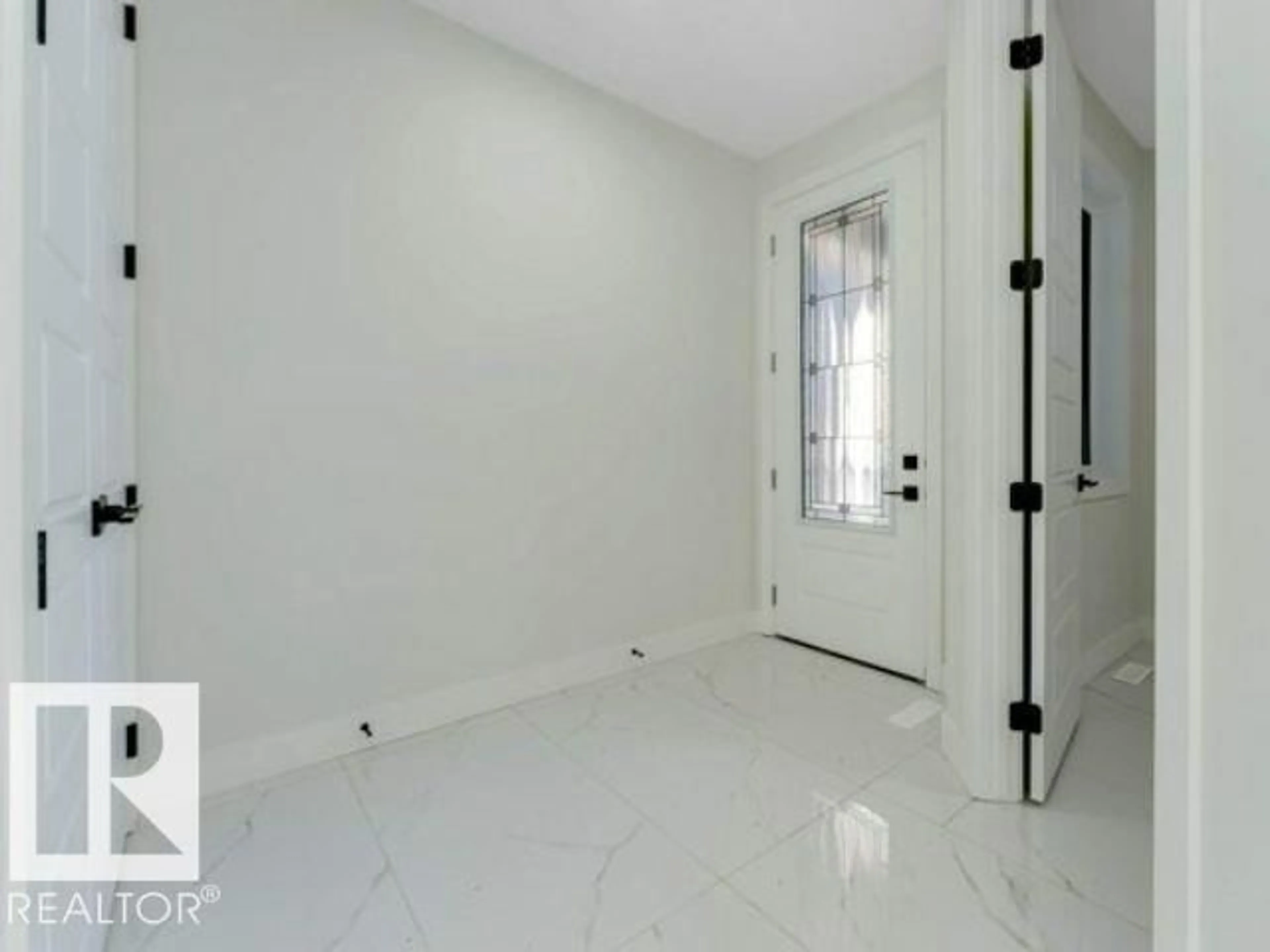 Indoor entryway for NW - 7156 177 AV, Edmonton Alberta T5Z0W9