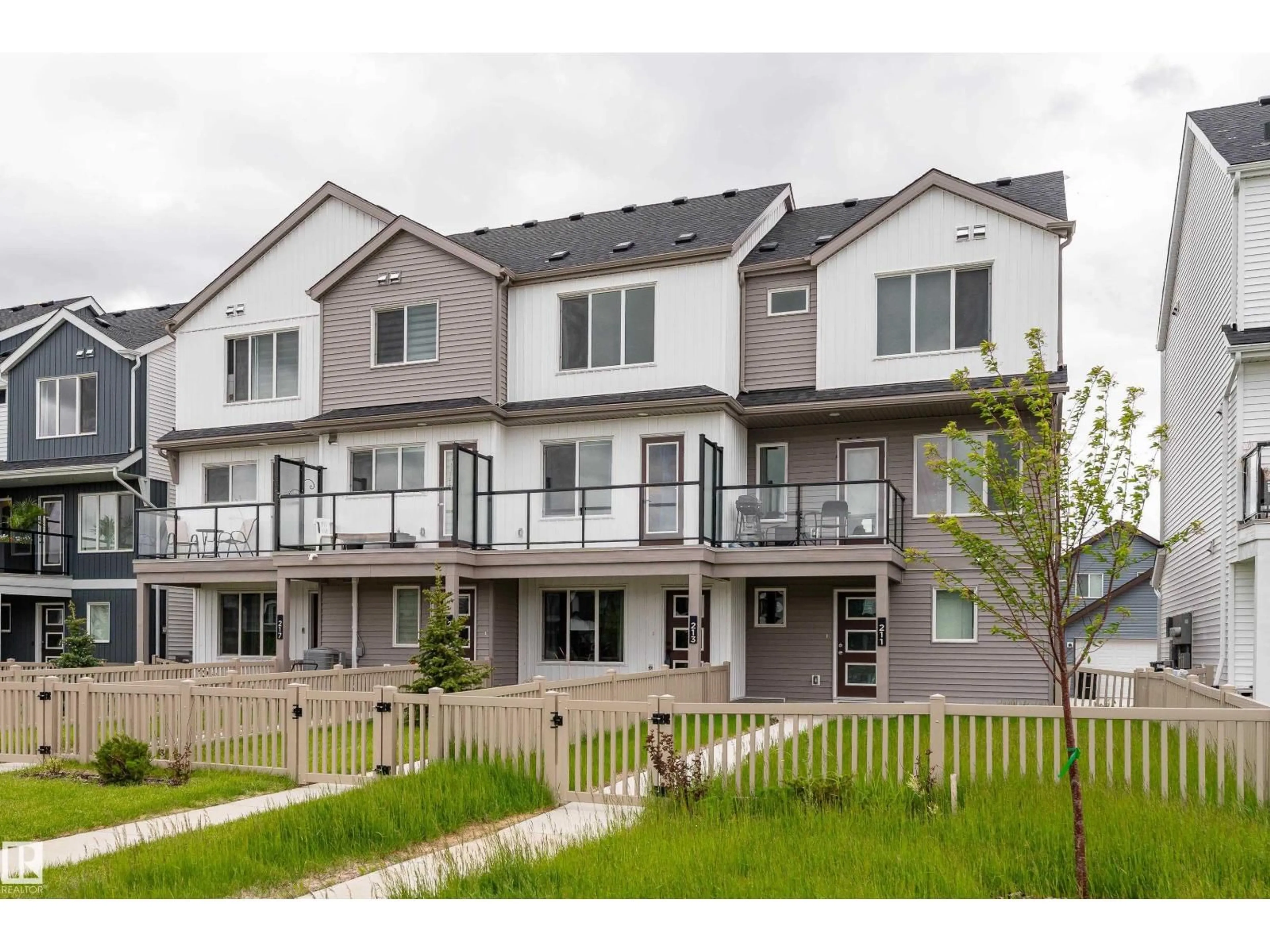 Home with vinyl exterior material, unknown for 213 MARQUIS BV, Edmonton Alberta T5Y4G1