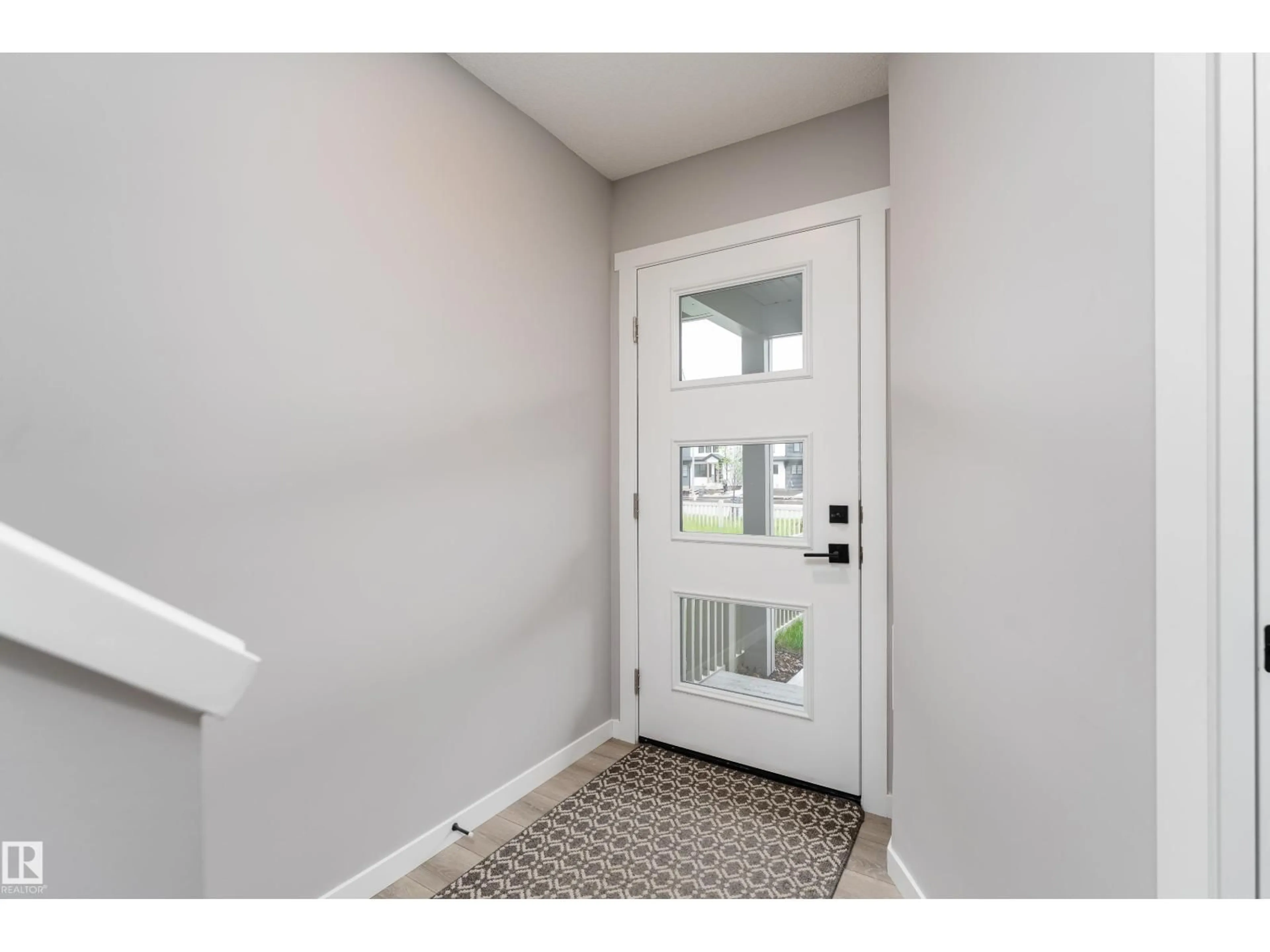 Indoor entryway for 213 MARQUIS BV, Edmonton Alberta T5Y4G1