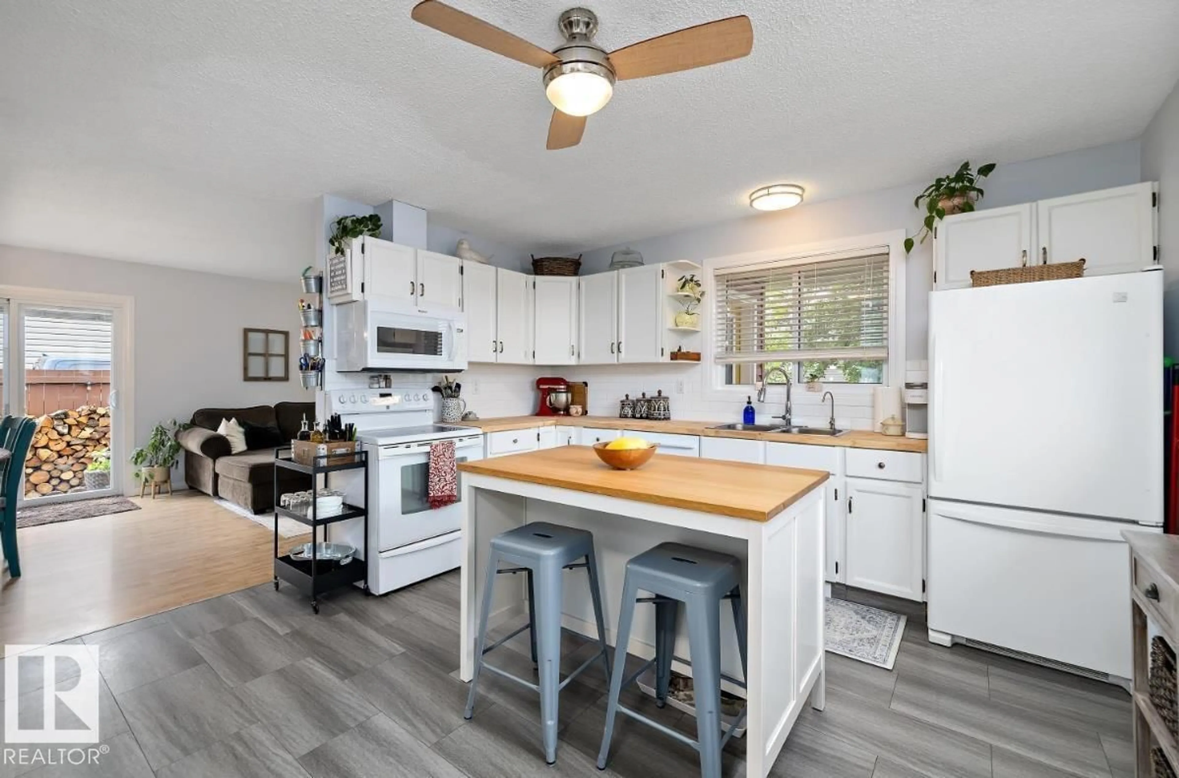 Open concept kitchen, unknown for 243 PORTER AV, Millet Alberta T0C1Z0