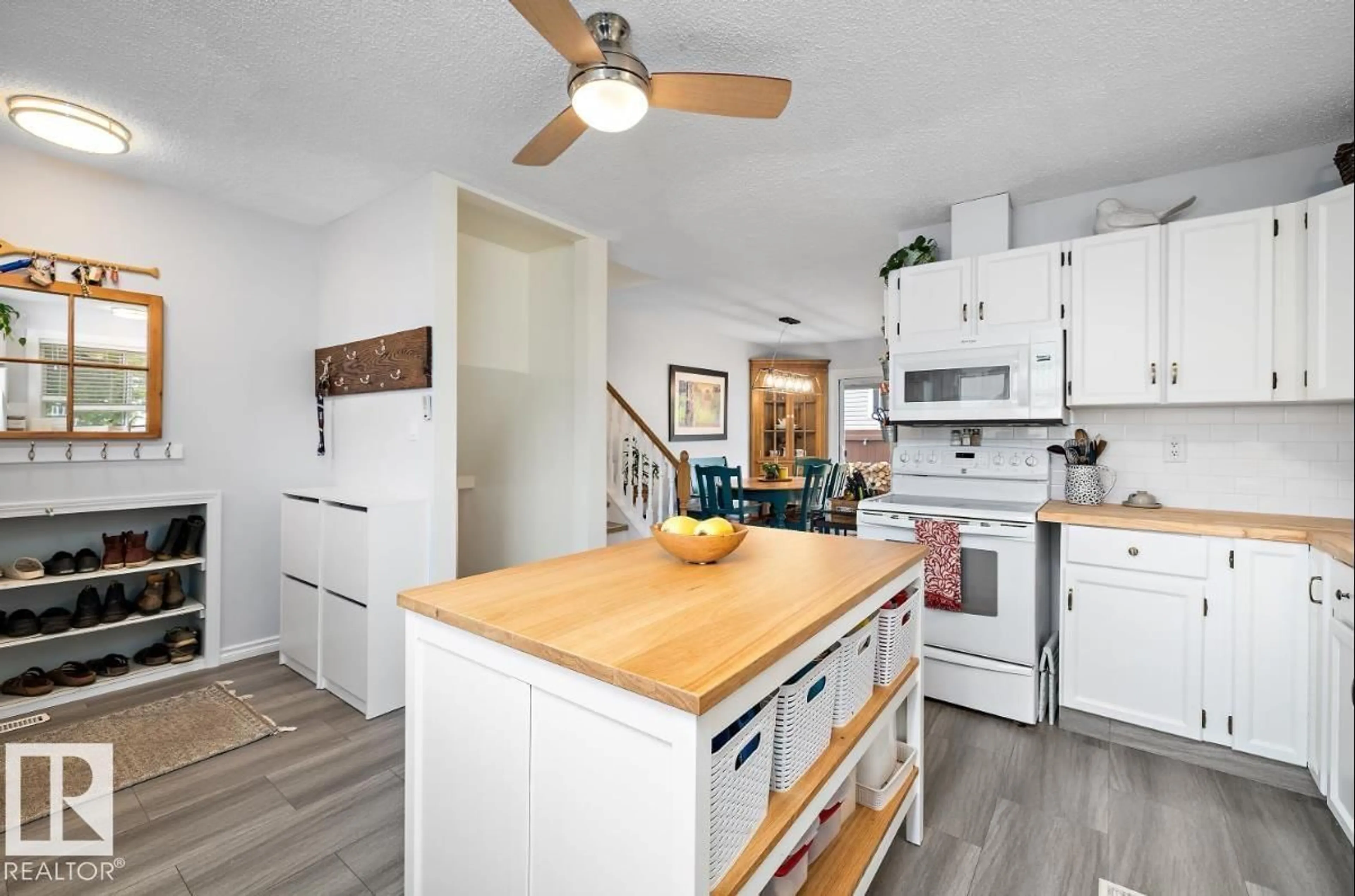 Open concept kitchen, unknown for 243 PORTER AV, Millet Alberta T0C1Z0