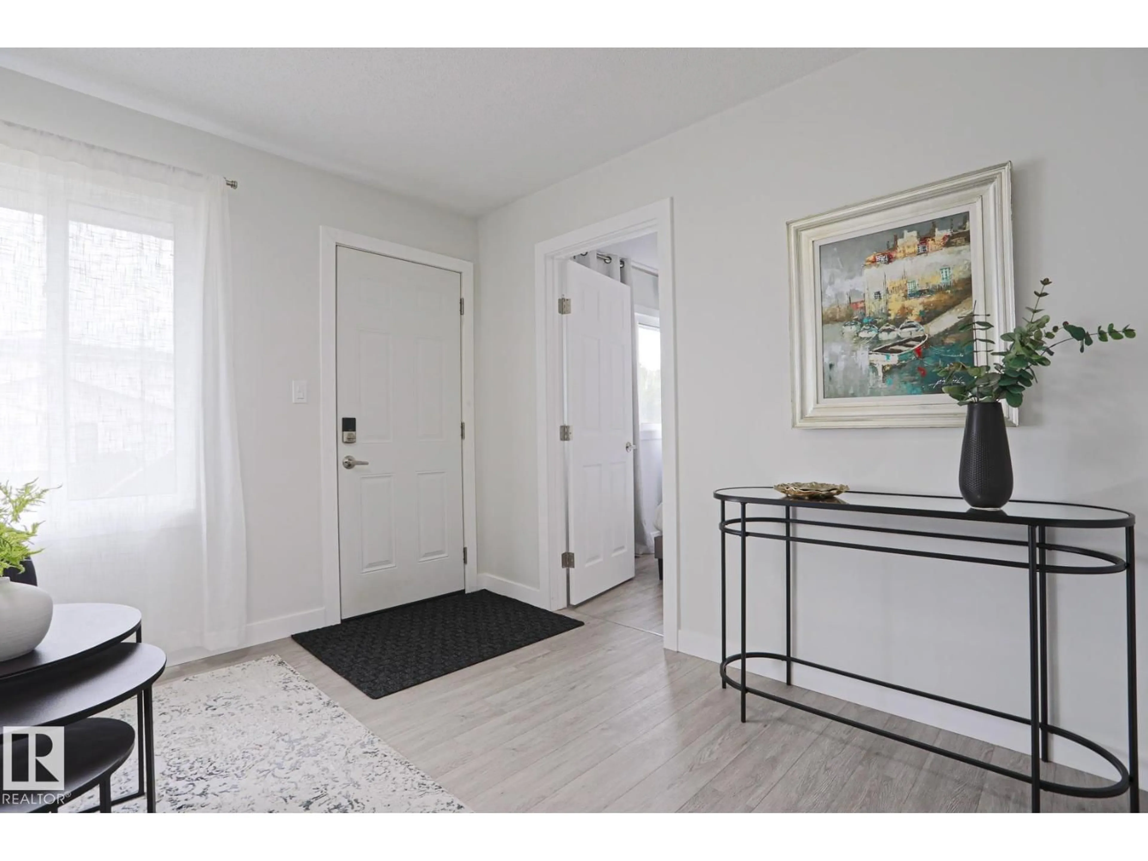 Indoor entryway for 9909 157 ST, Edmonton Alberta T5P2T7