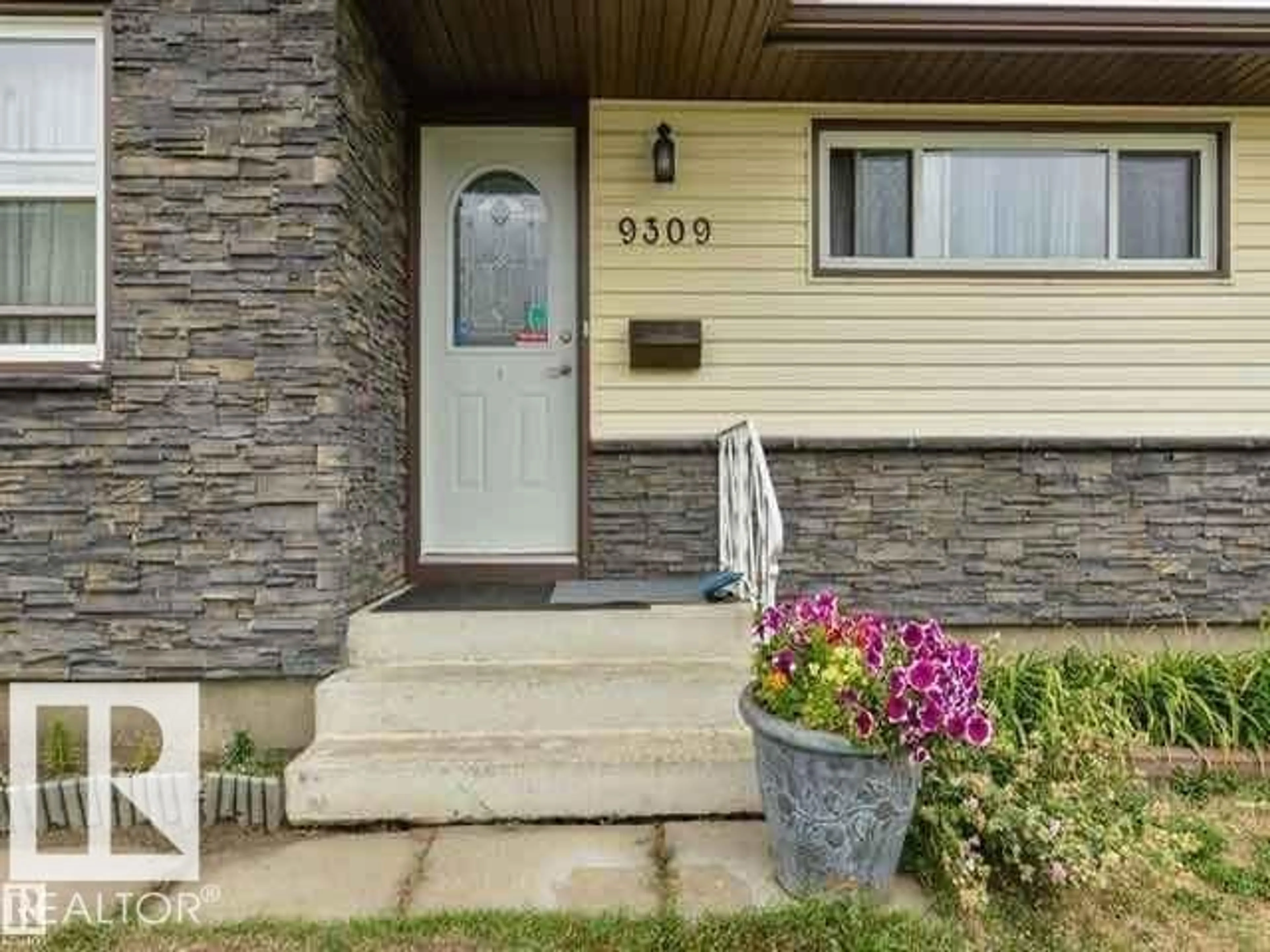 Unknown for NW - 9309 163 ST, Edmonton Alberta T5R2P4