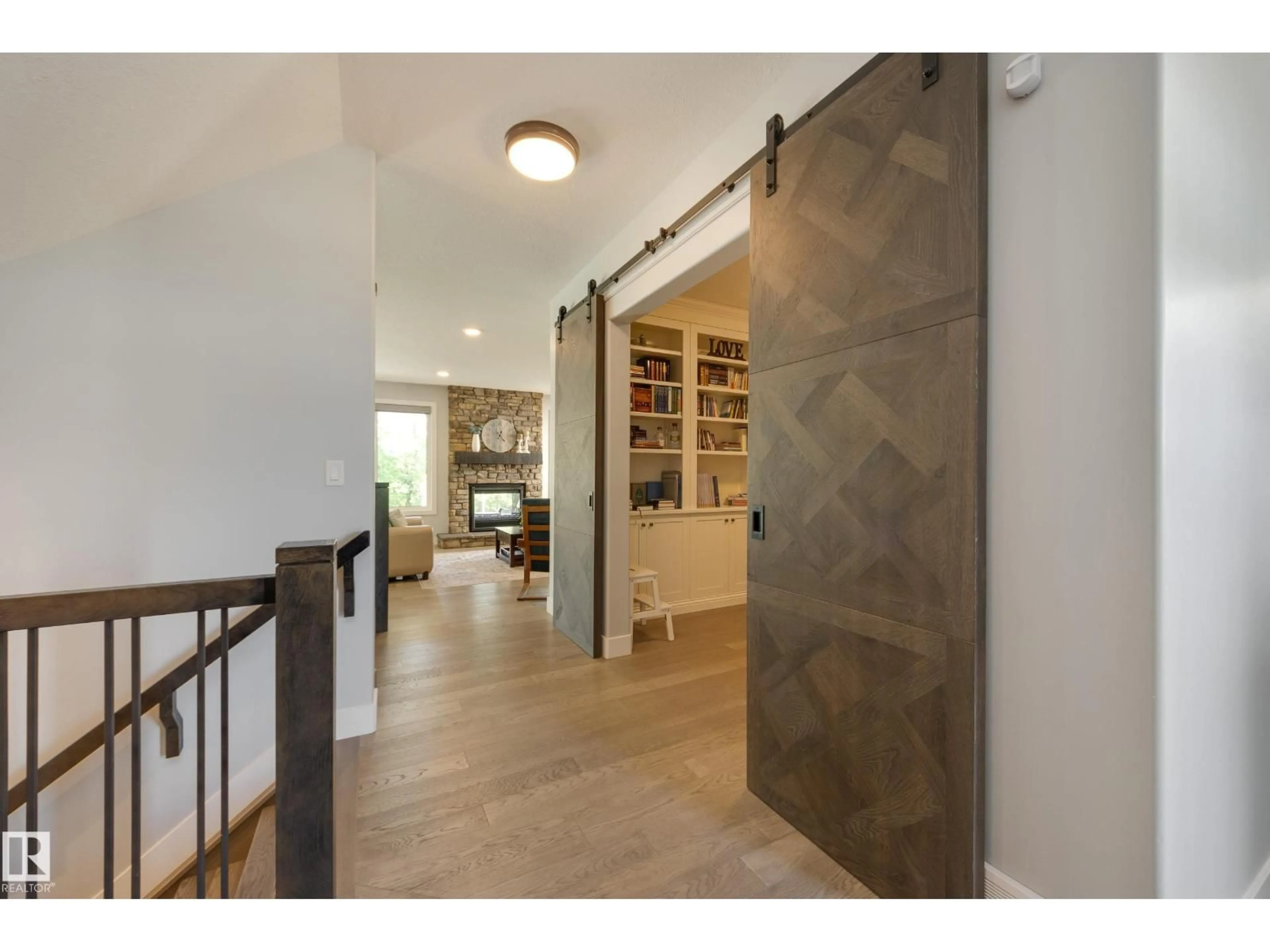 Indoor entryway for 1314 CLEMENT CT, Edmonton Alberta T6M0C9