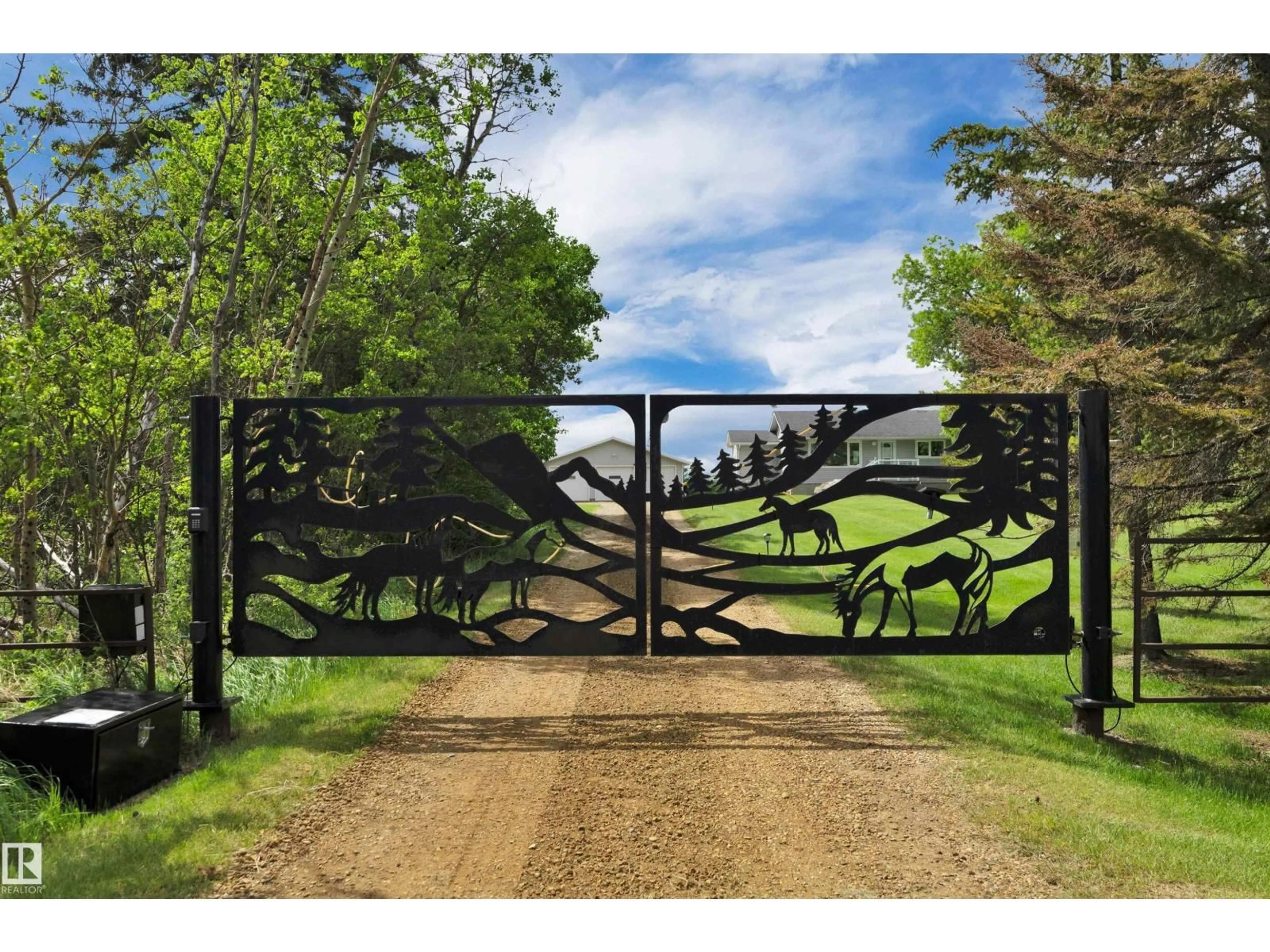 Indoor entryway for 22363 WYE RD, Rural Strathcona County Alberta T8C1H7