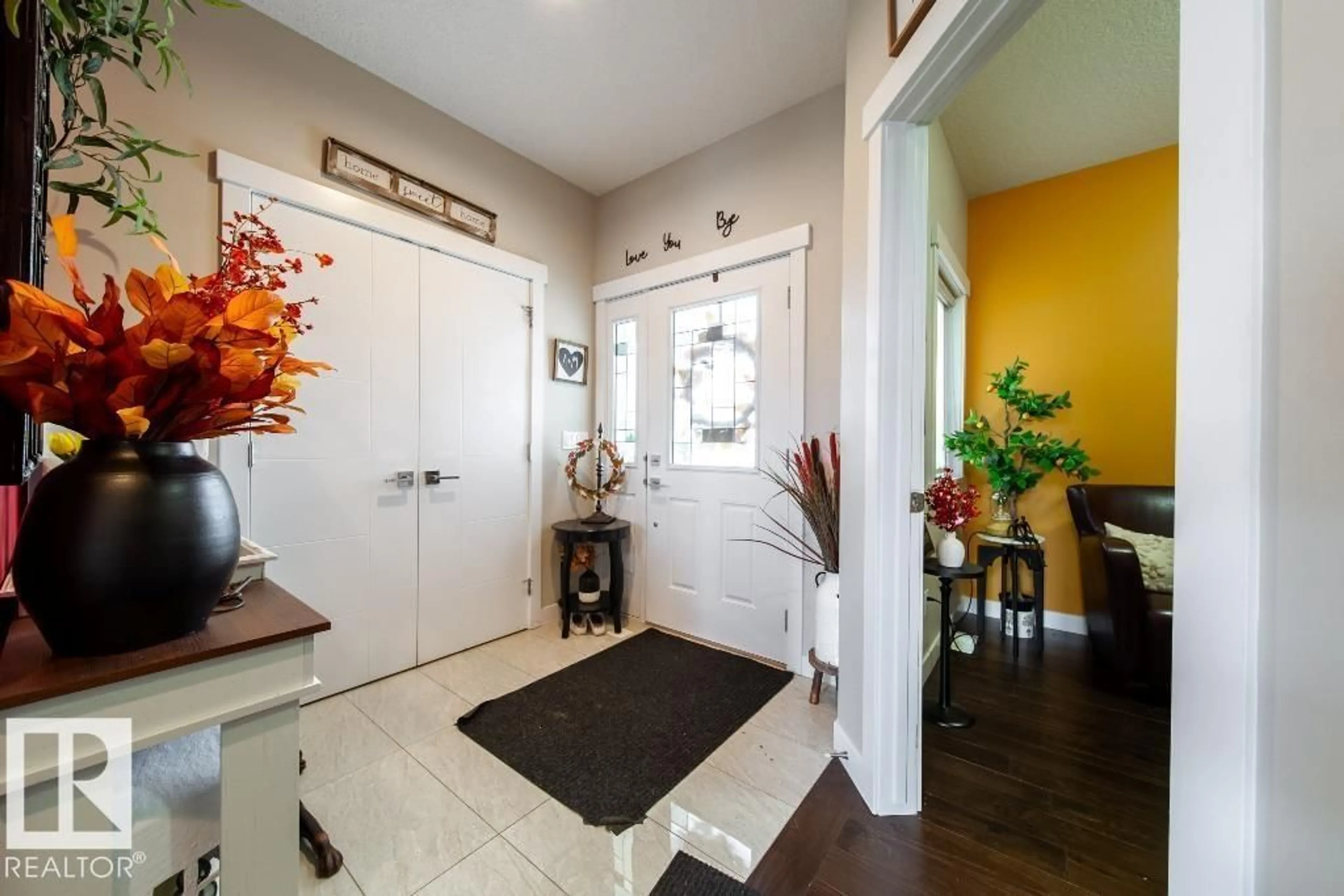 Indoor entryway for 31 WHITETAIL RD, Mundare Alberta T0B3H0