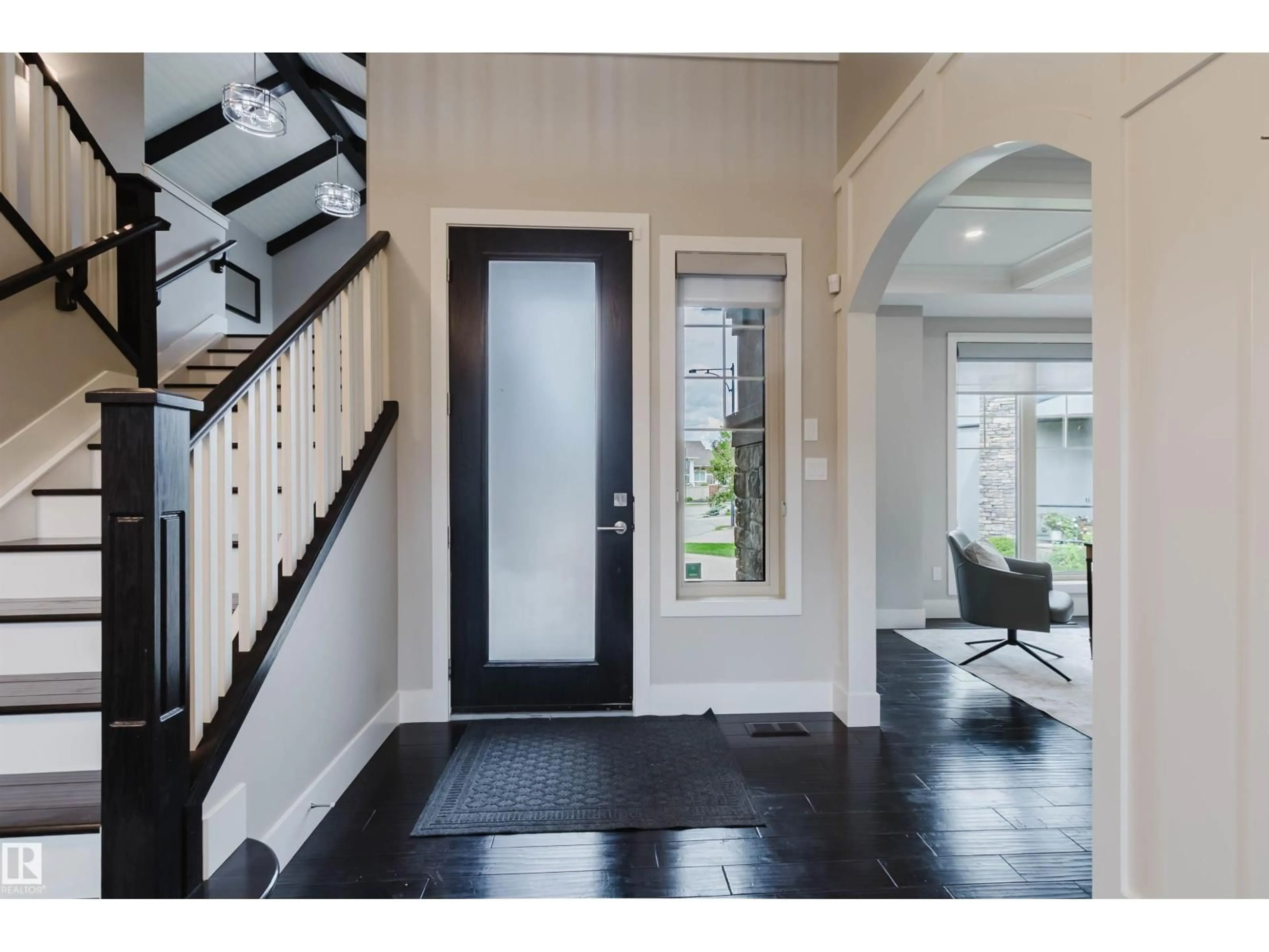 Indoor entryway for 3435 KESWICK BV, Edmonton Alberta T6W3B2