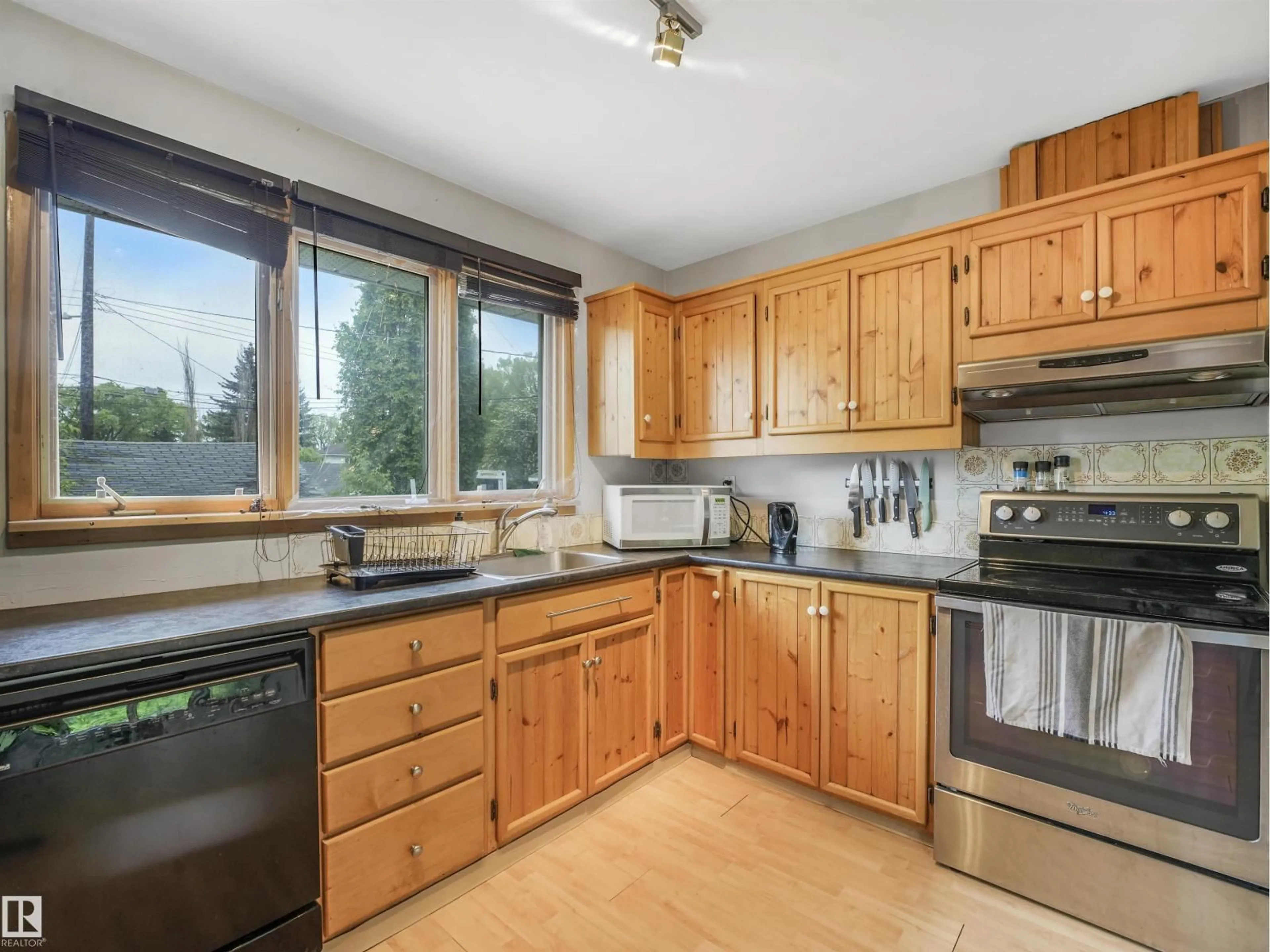 Standard kitchen, wood/laminate floor for 14612 93 AVE NW, Edmonton Alberta T5R5G6