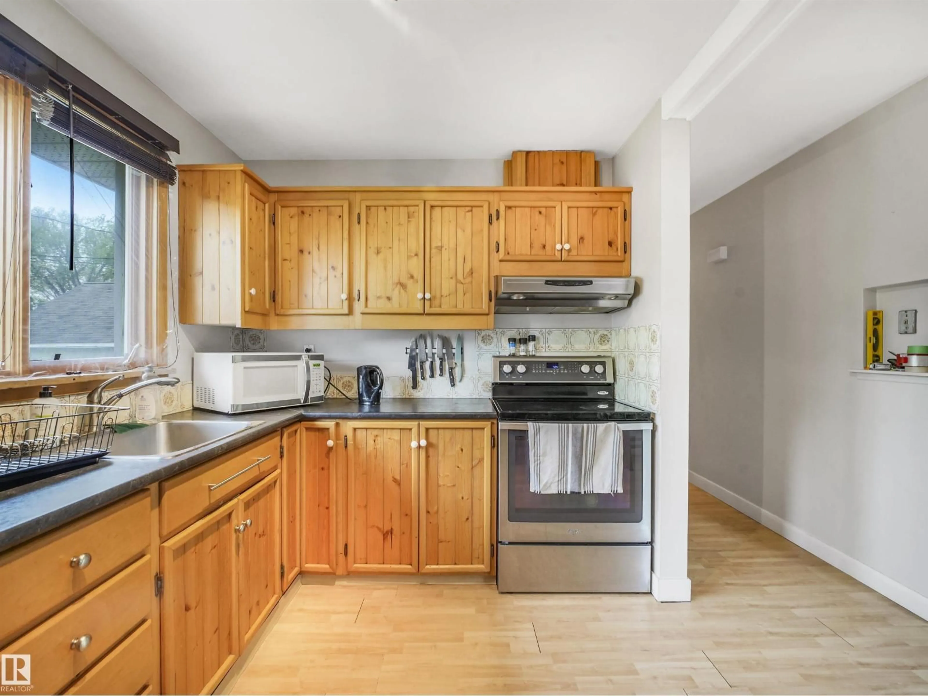 Standard kitchen, wood/laminate floor for 14612 93 AVE NW, Edmonton Alberta T5R5G6