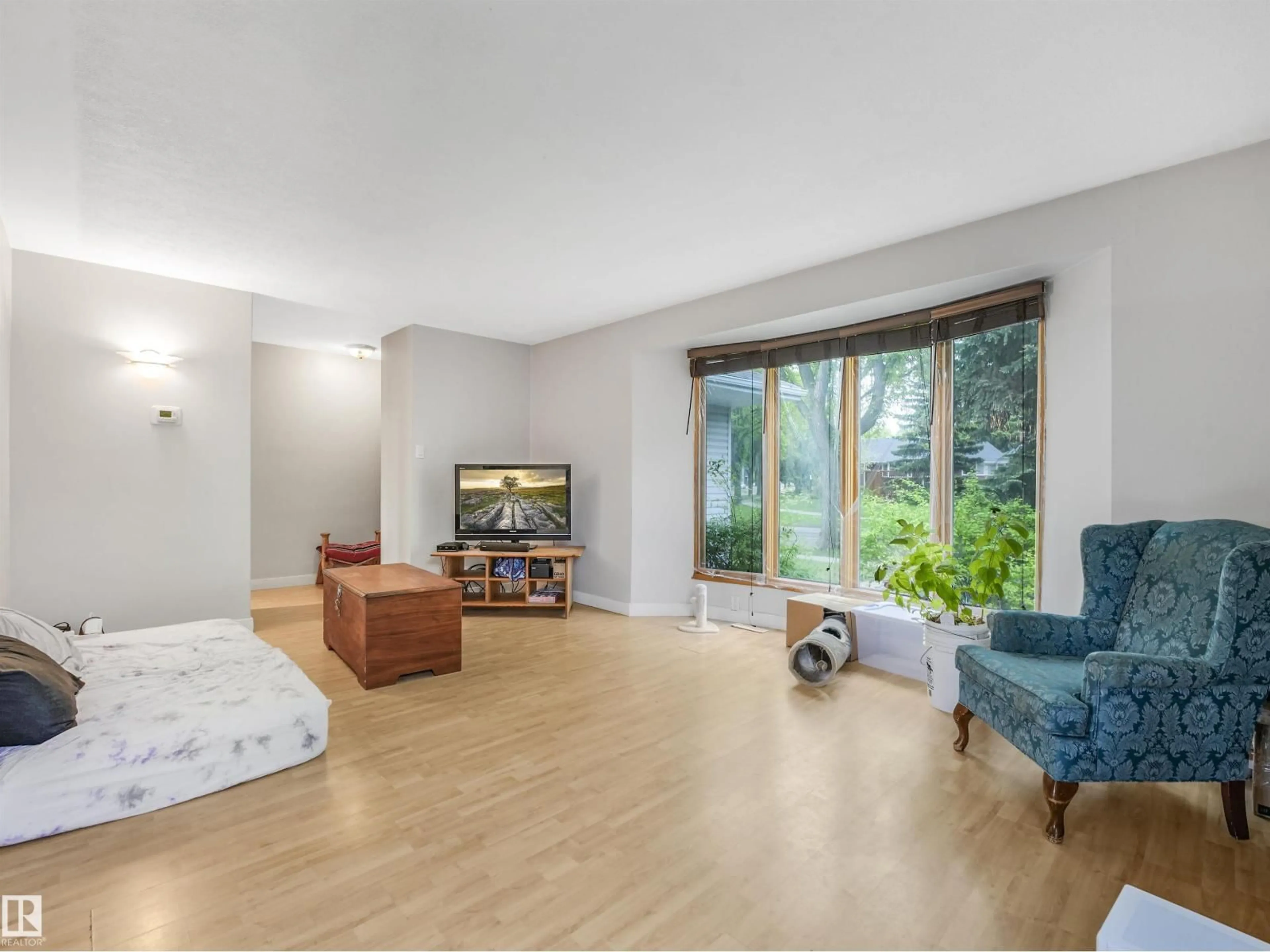 Living room with furniture, unknown for 14612 93 AVE NW, Edmonton Alberta T5R5G6