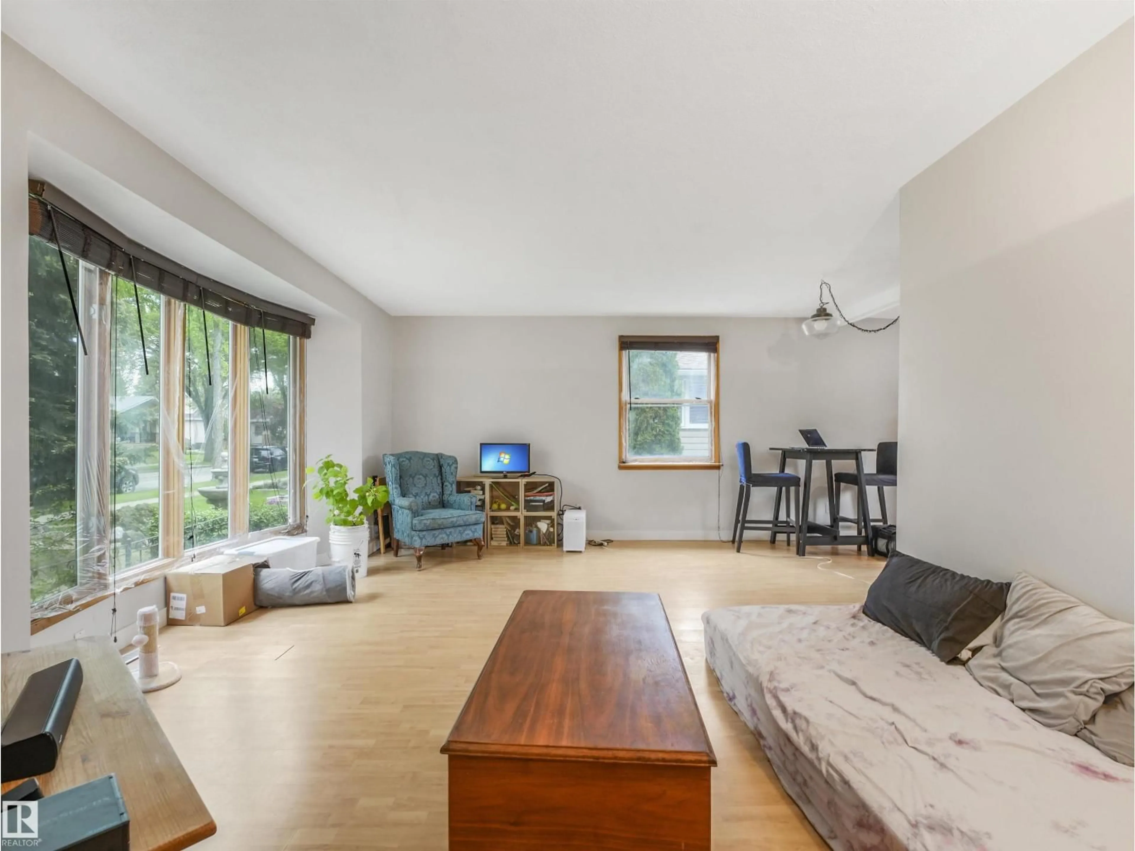 Living room with furniture, unknown for 14612 93 AVE NW, Edmonton Alberta T5R5G6