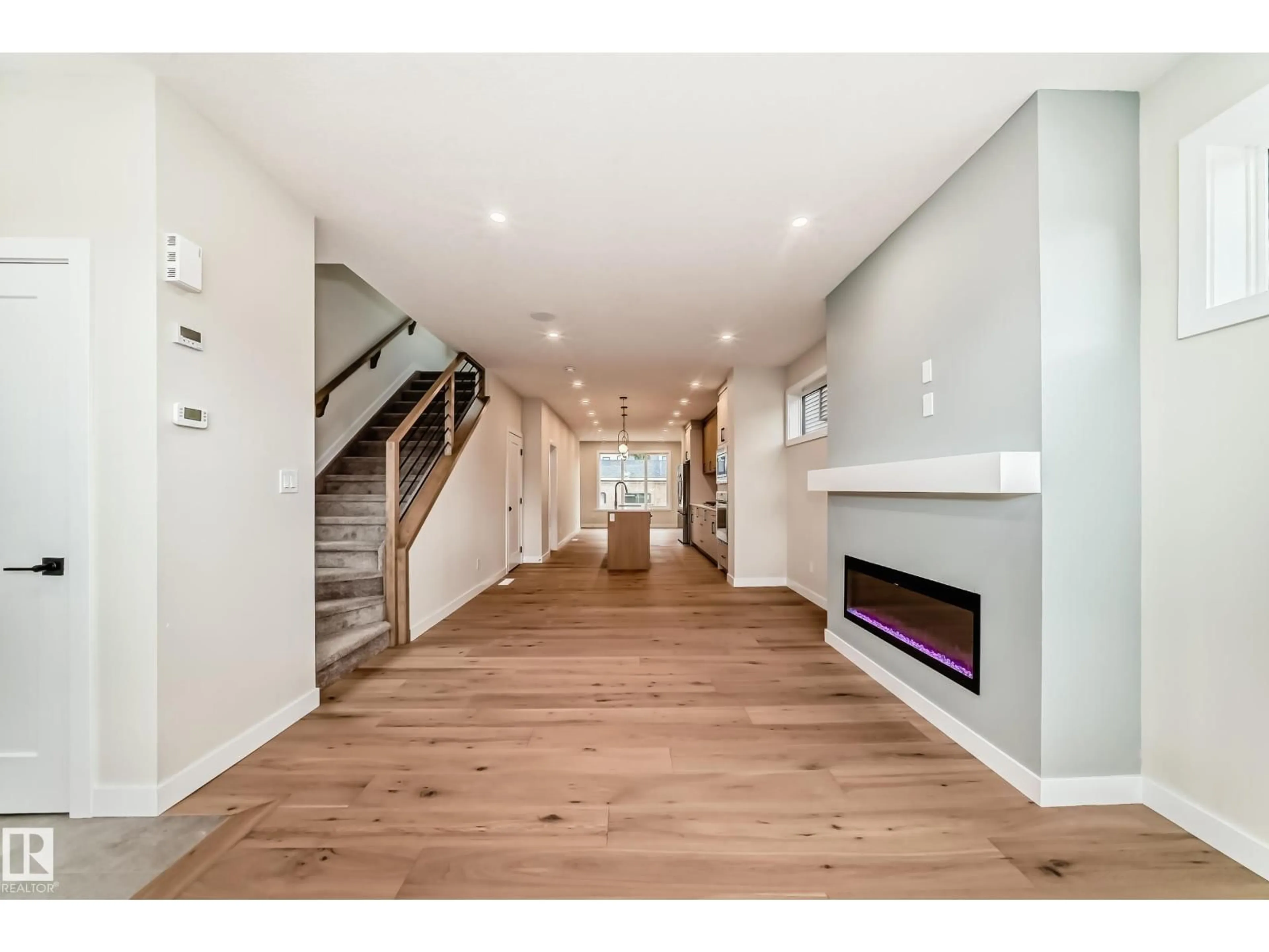 Indoor entryway for 9637 85 ST, Edmonton Alberta T6C3E3