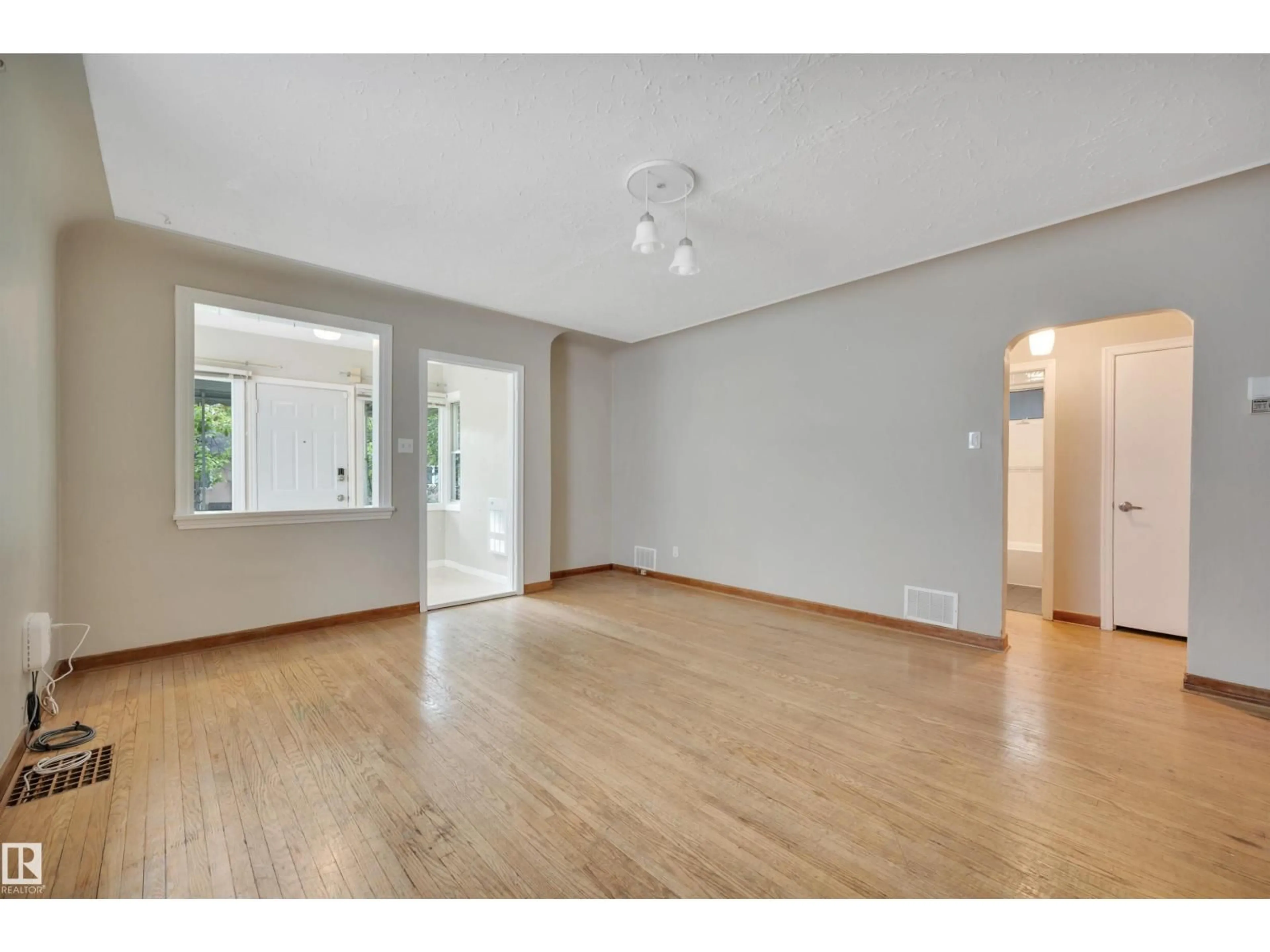 A pic of a room for NW - 9624 77 AV, Edmonton Alberta T6C0M5