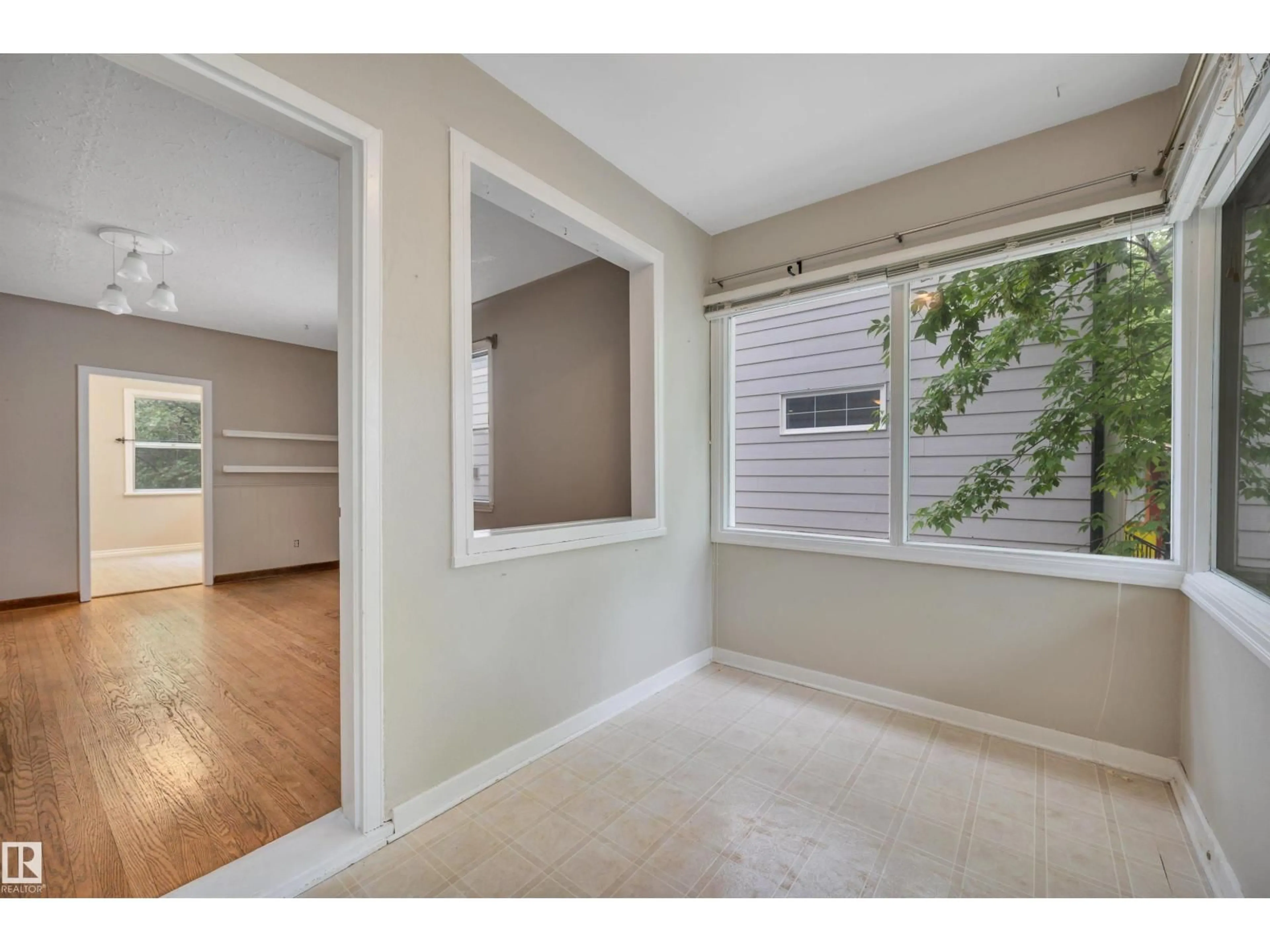 A pic of a room for NW - 9624 77 AV, Edmonton Alberta T6C0M5