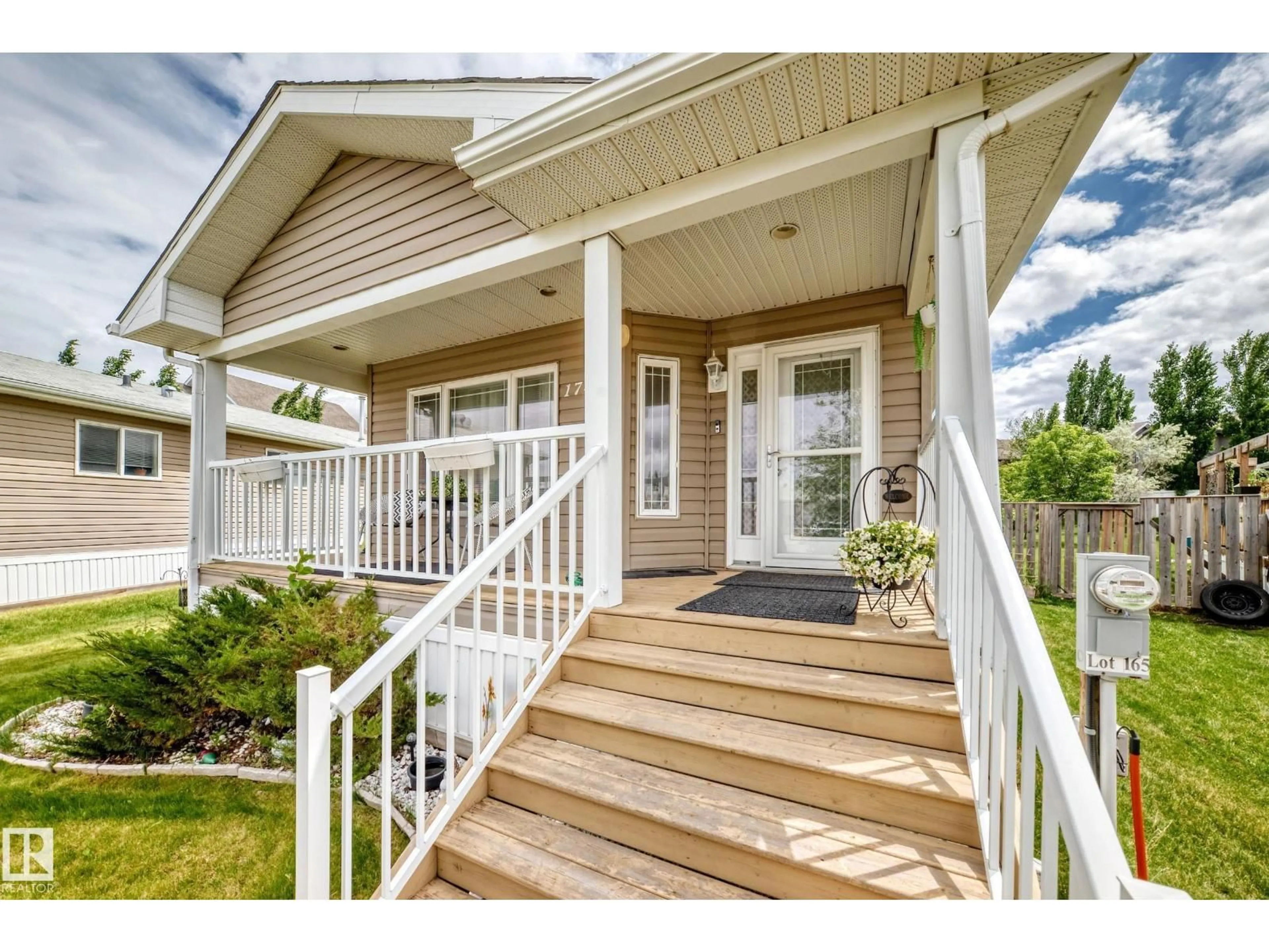 Home with vinyl exterior material, street for 1749 JUBILEE LOOP, Sherwood Park Alberta T8H2N6