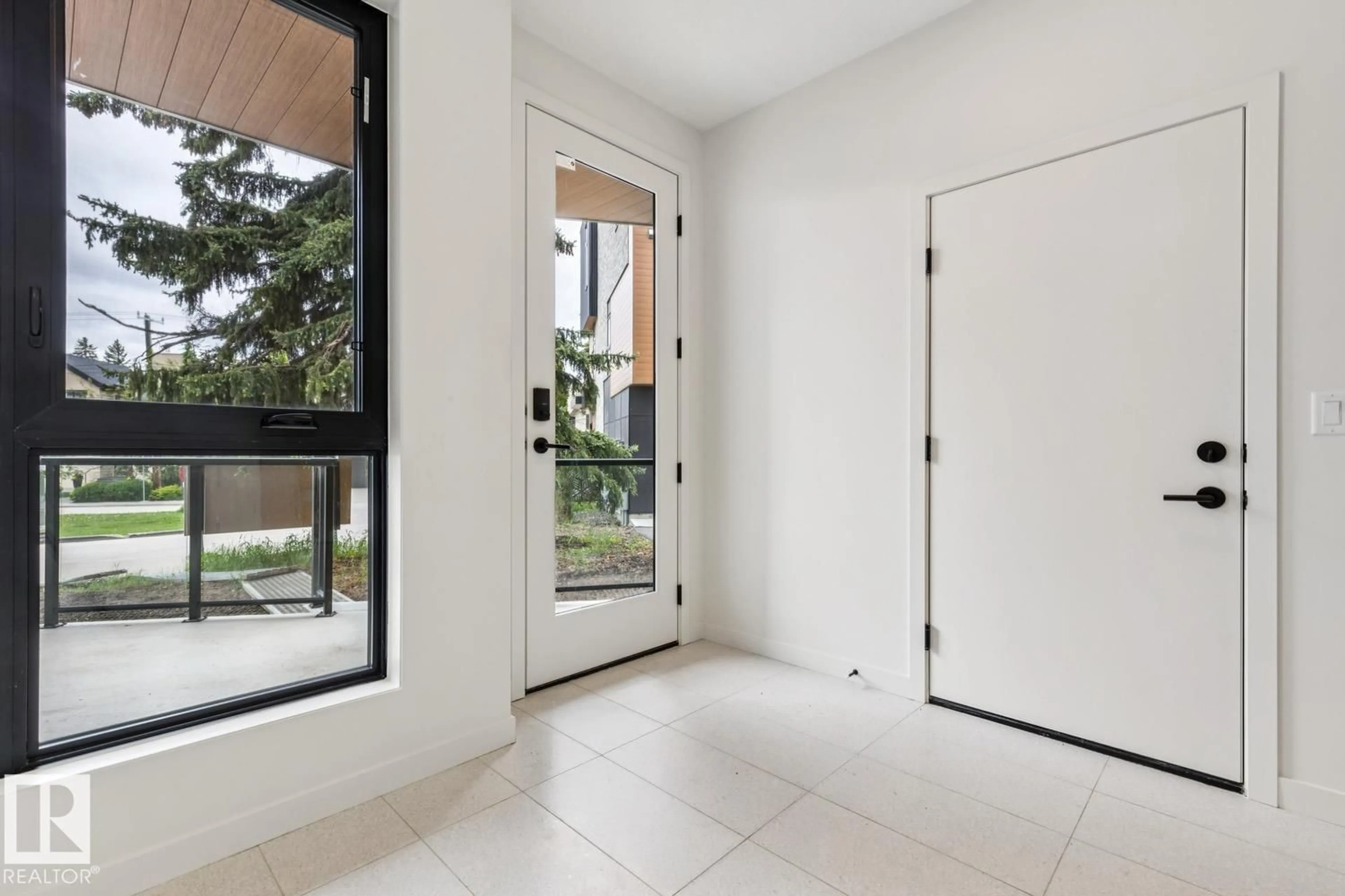 Indoor foyer for #6 - 10331 WADHURST RD, Edmonton Alberta T5N1T1