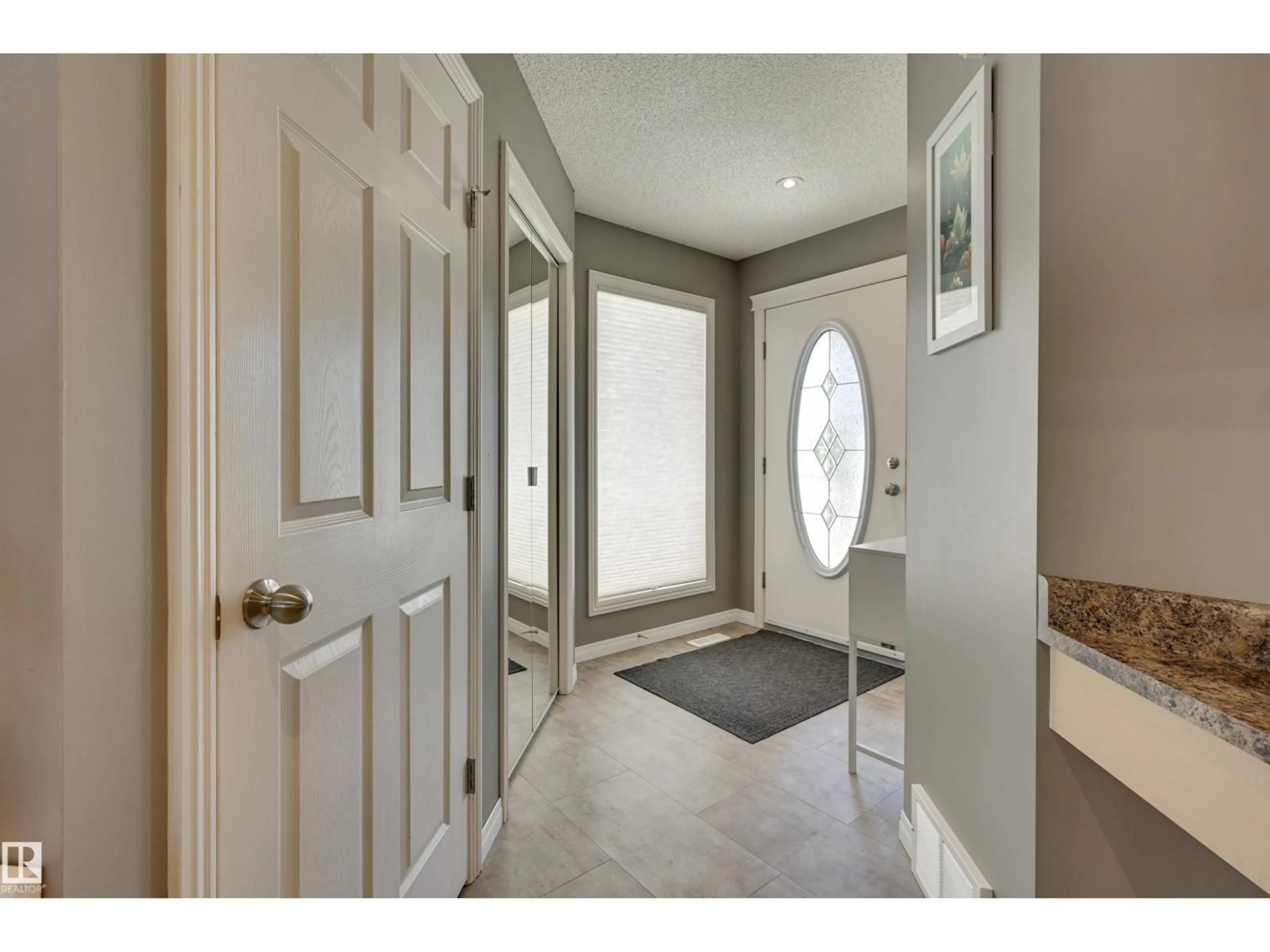 Indoor entryway for 2208 BAKER CL, Edmonton Alberta T6W1G9