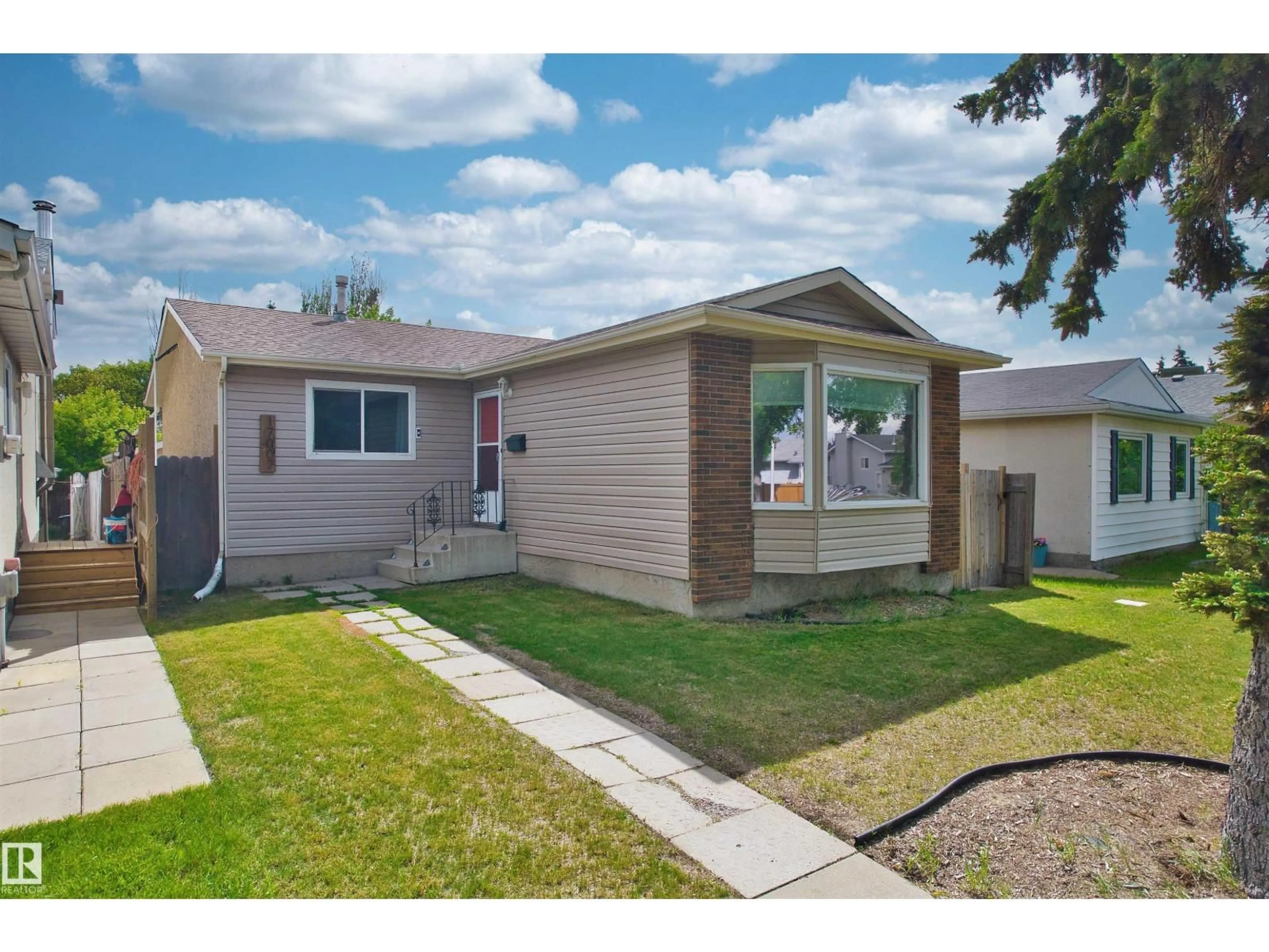 Home with vinyl exterior material, street for NW - 17007 95 ST, Edmonton Alberta T5Z2A7