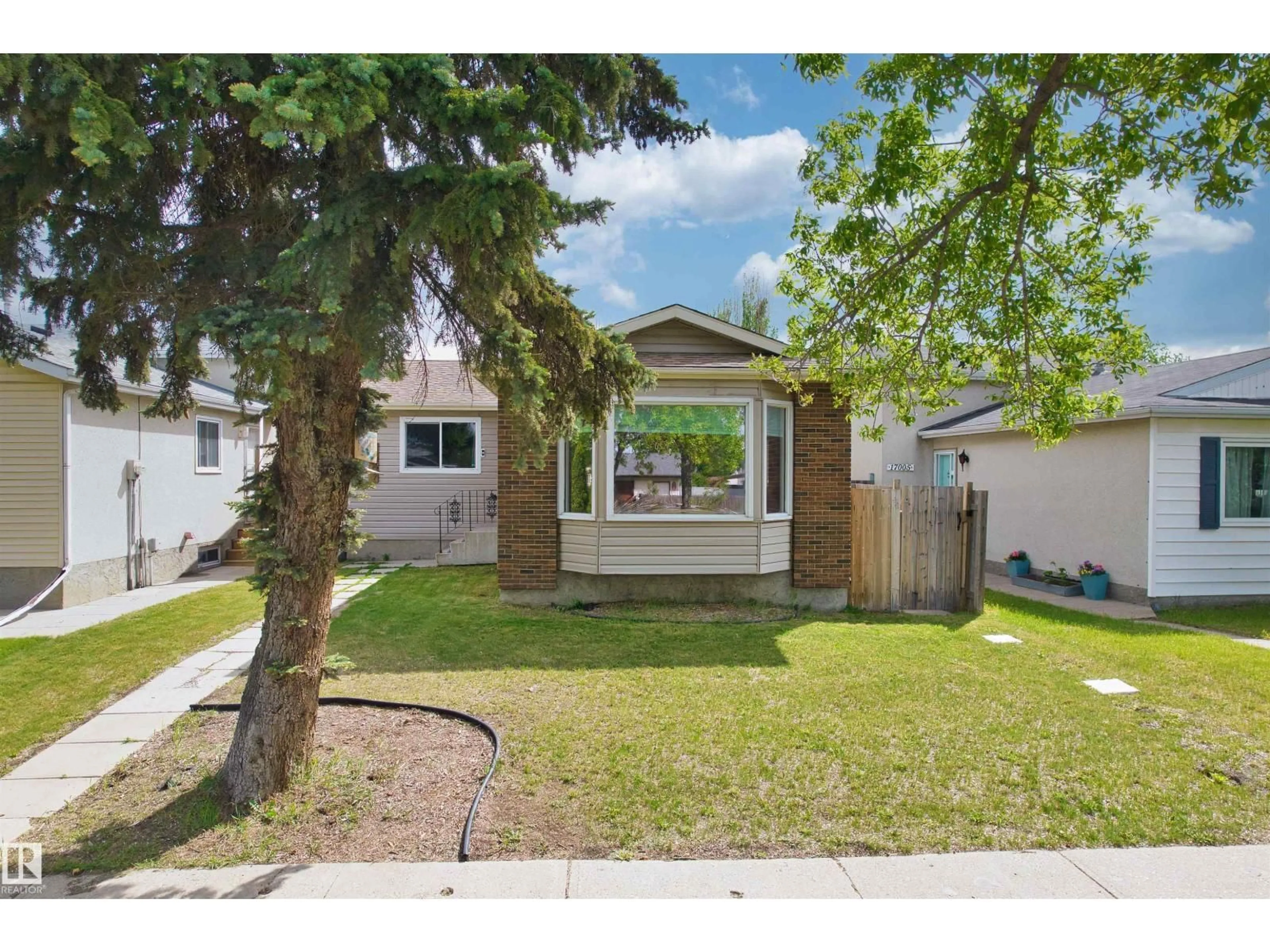 Home with vinyl exterior material, street for NW - 17007 95 ST, Edmonton Alberta T5Z2A7