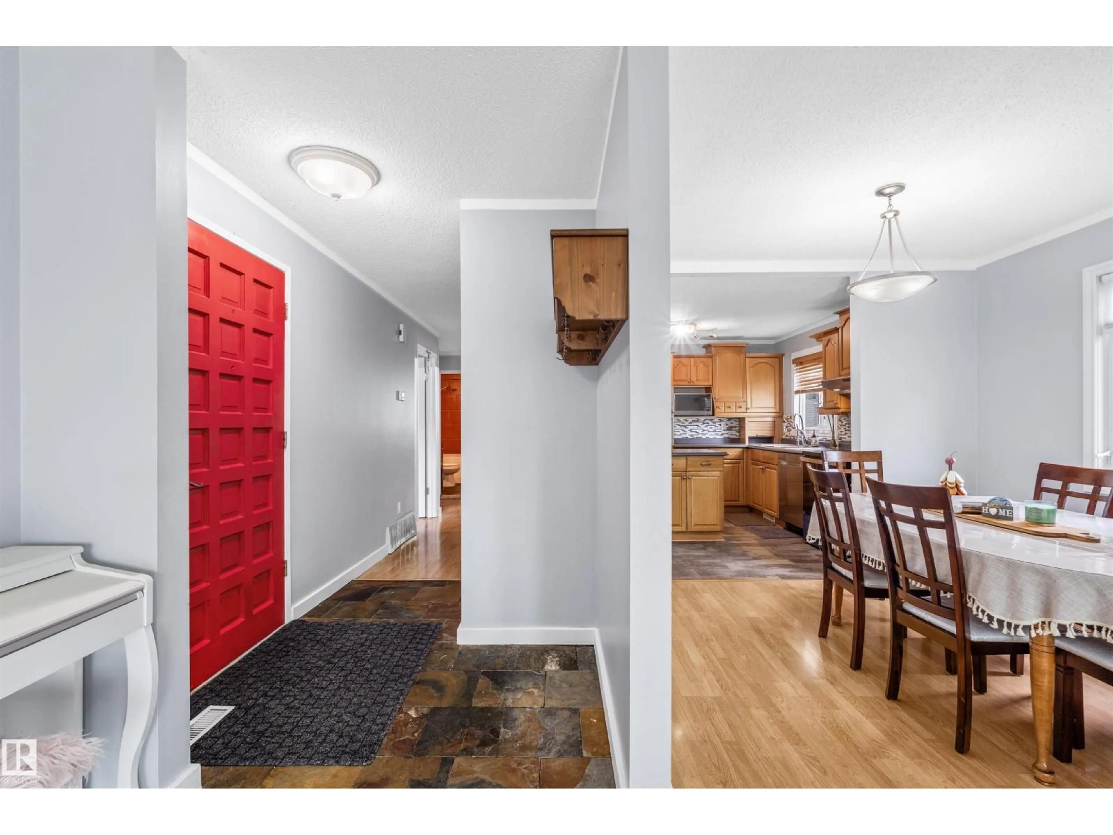 Indoor entryway for NW - 17007 95 ST, Edmonton Alberta T5Z2A7