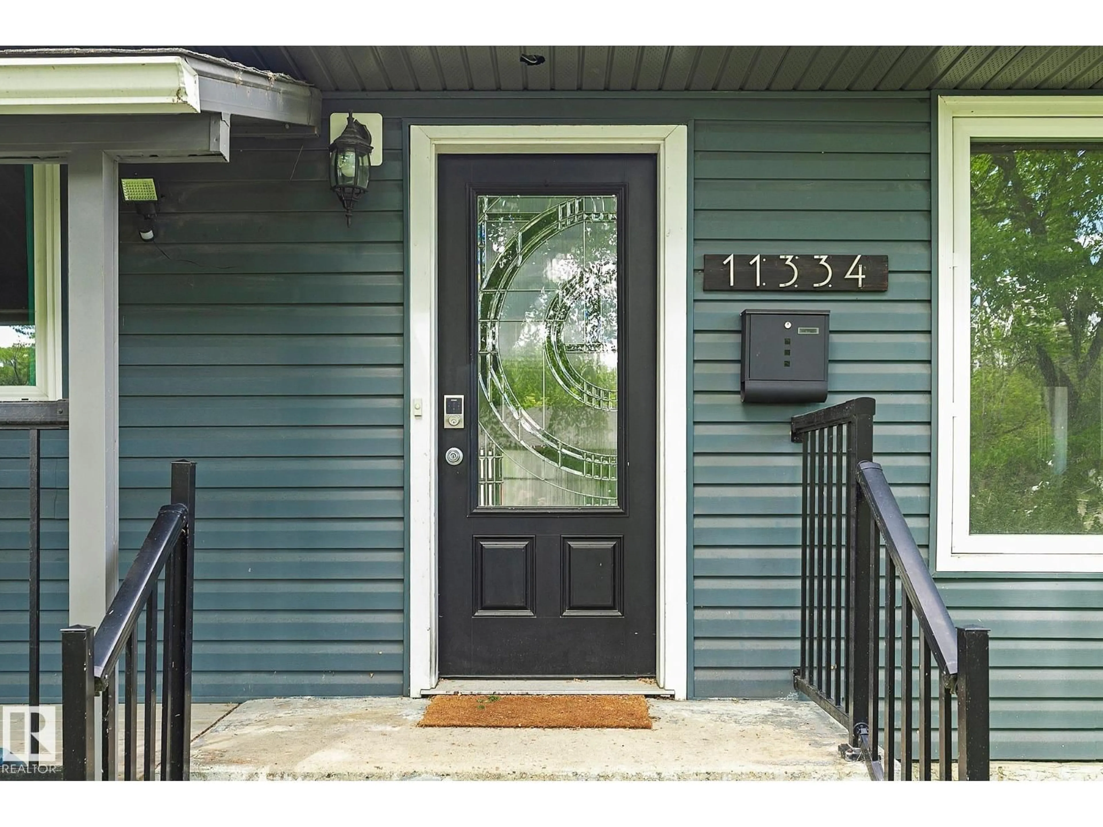 Indoor entryway for NW - 11334 52 ST, Edmonton Alberta T5W3J1