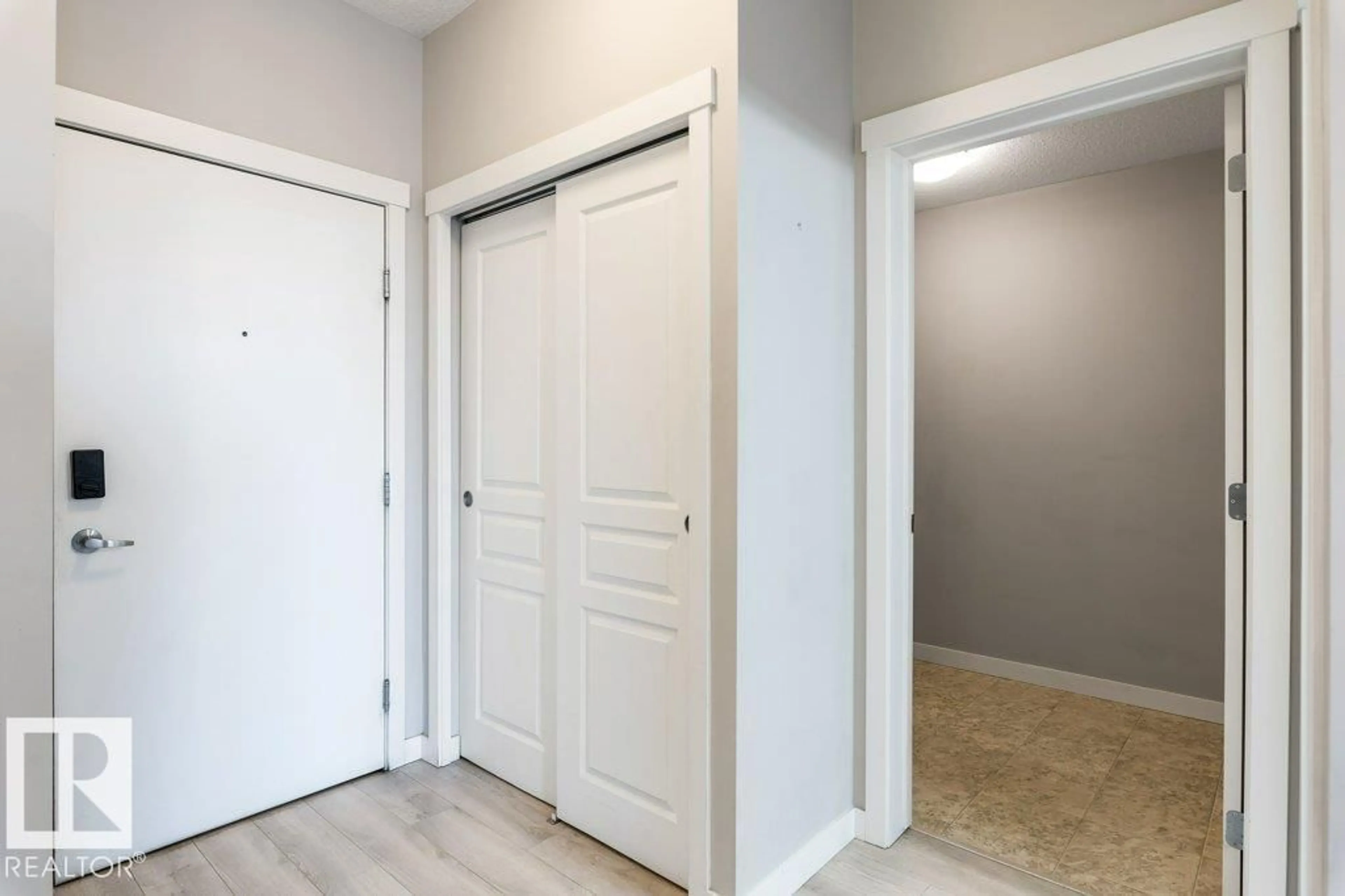 Indoor entryway for #304 - 812 WELSH DR, Edmonton Alberta T6X1Y7