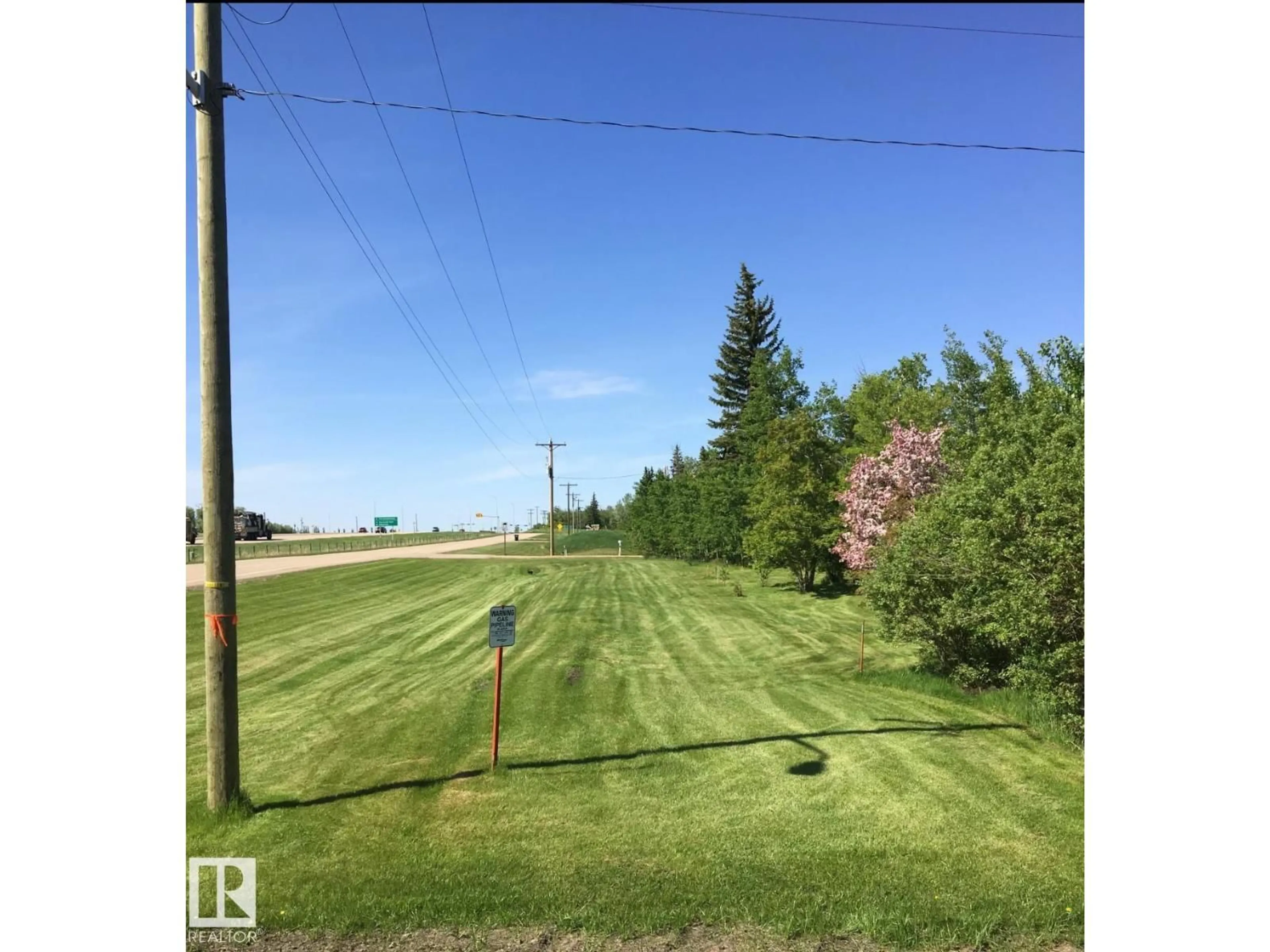 A pic from outside/outdoor area/front of a property/back of a property/a pic from drone, unknown for 22559 - 499 WYE RD, Rural Strathcona County Alberta T8B1J7