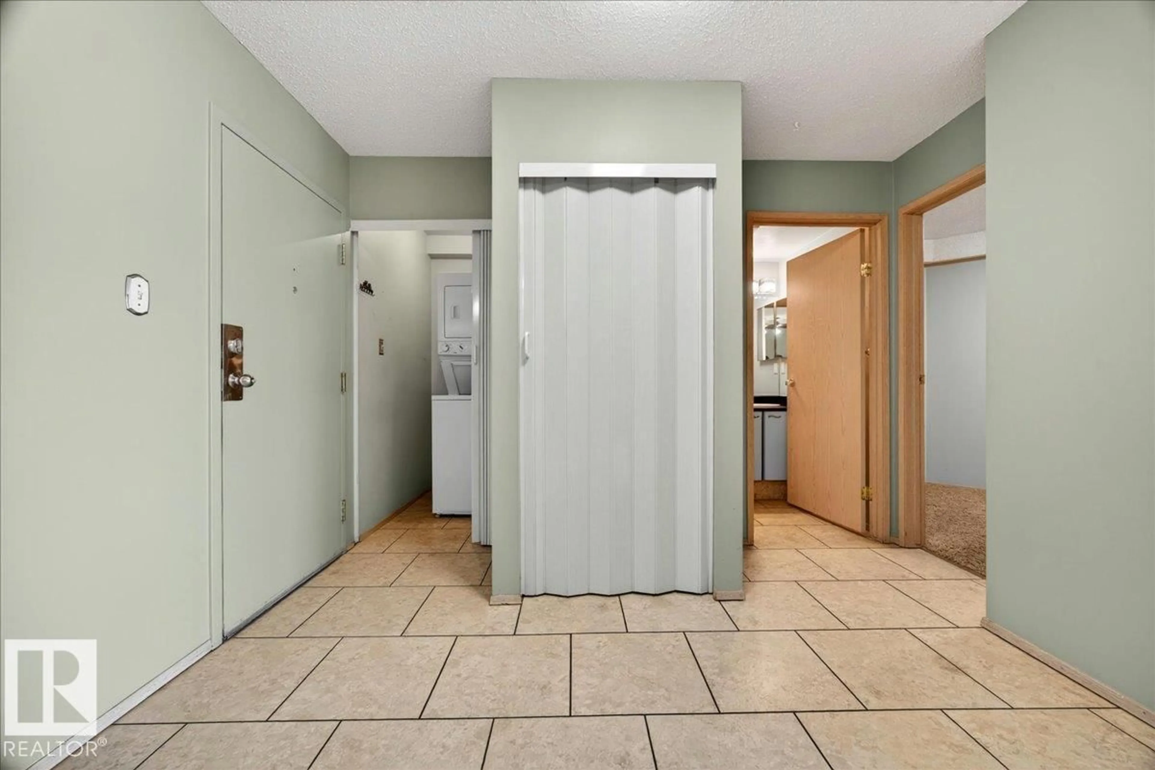 Indoor foyer for #112 - 6710 158 AV, Edmonton Alberta T5Z3A7