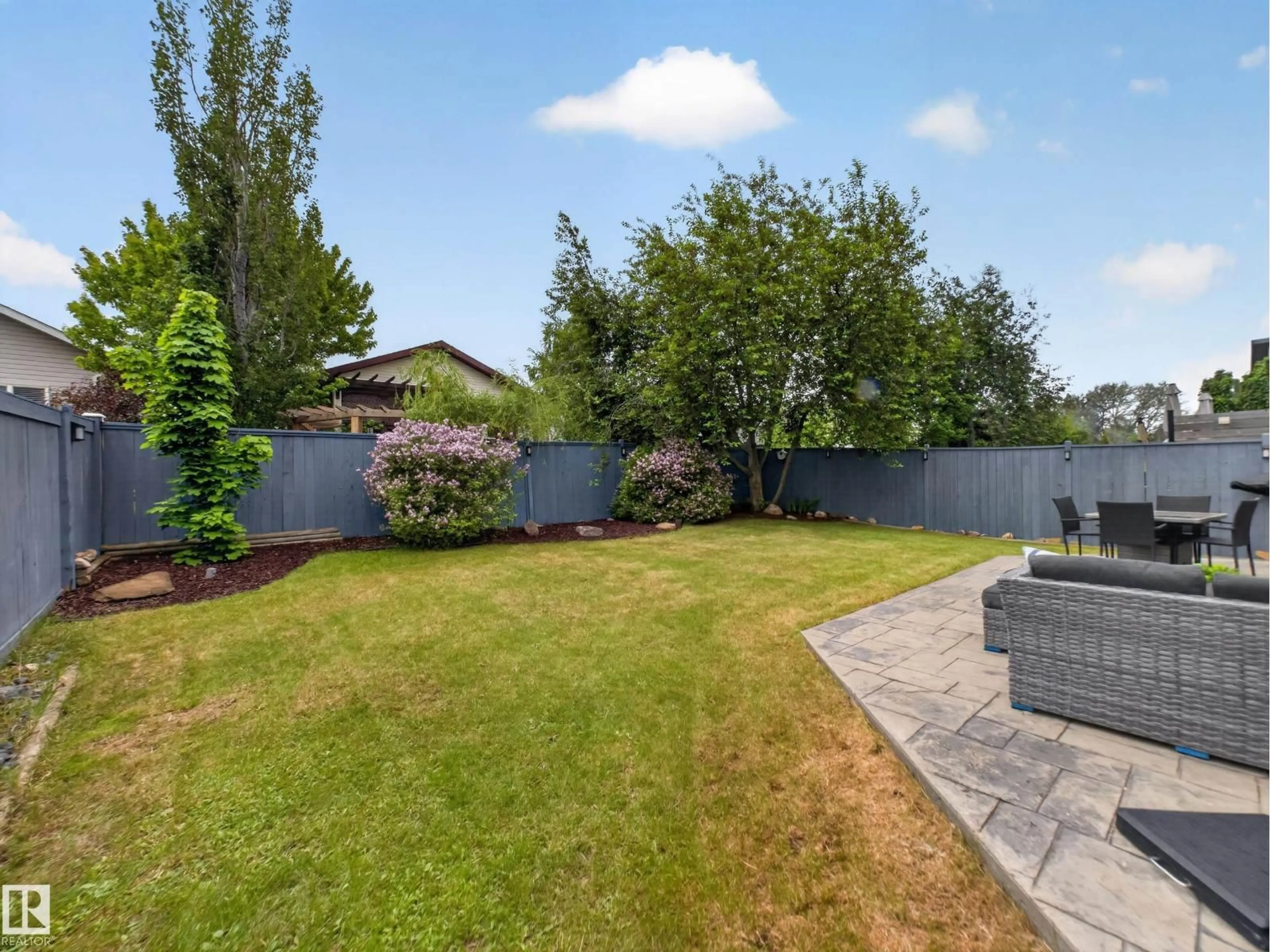 A pic from outside/outdoor area/front of a property/back of a property/a pic from drone, street for 611 MEADOWVIEW CR, Sherwood Park Alberta T8H1X9