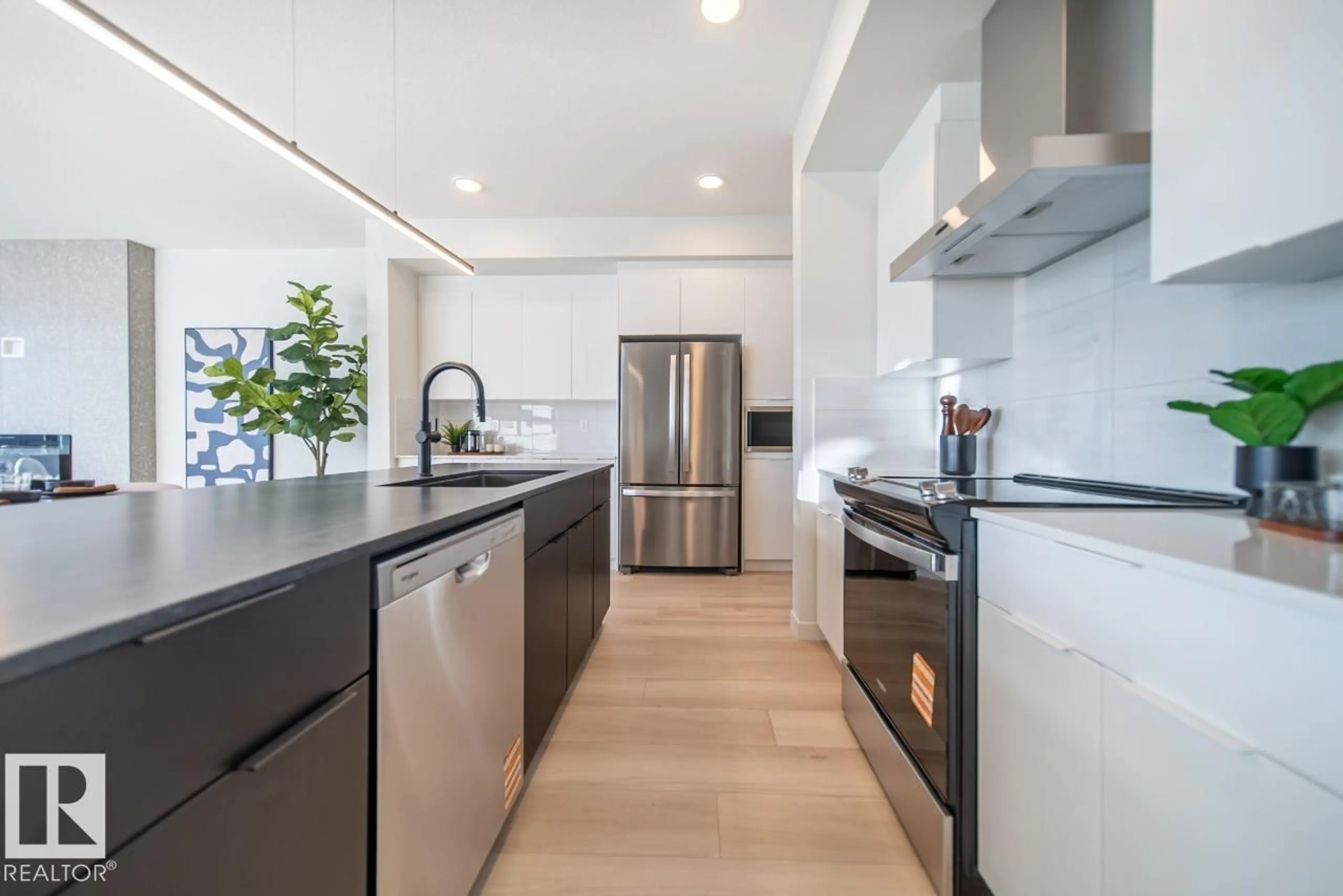 Contemporary kitchen, ceramic/tile floor for 202 STETSON LO, Ardrossan Alberta T8E2E4