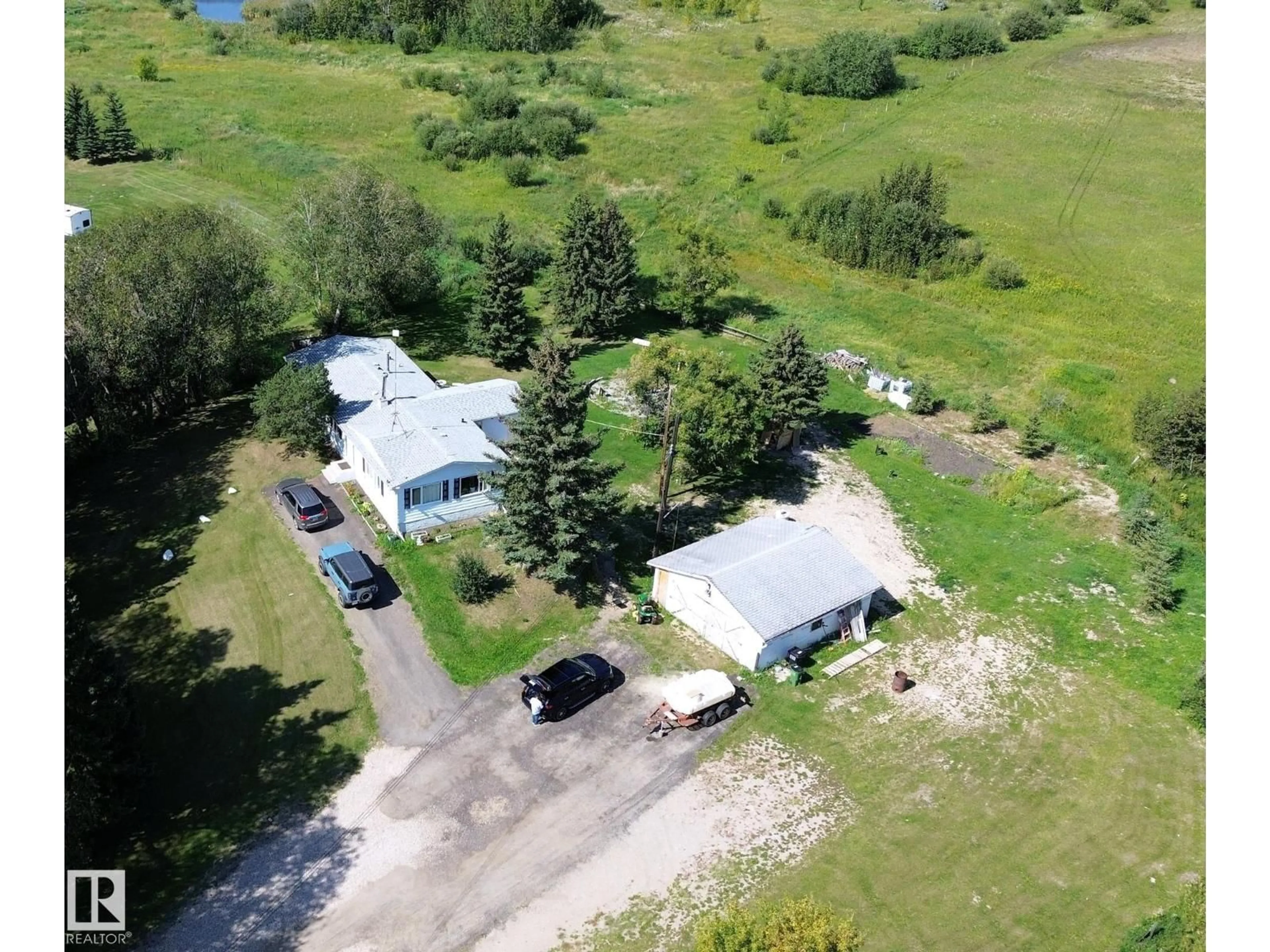 A pic from outside/outdoor area/front of a property/back of a property/a pic from drone, water/lake/river/ocean view for 3054 28 AV, Edmonton Alberta T6X1A5