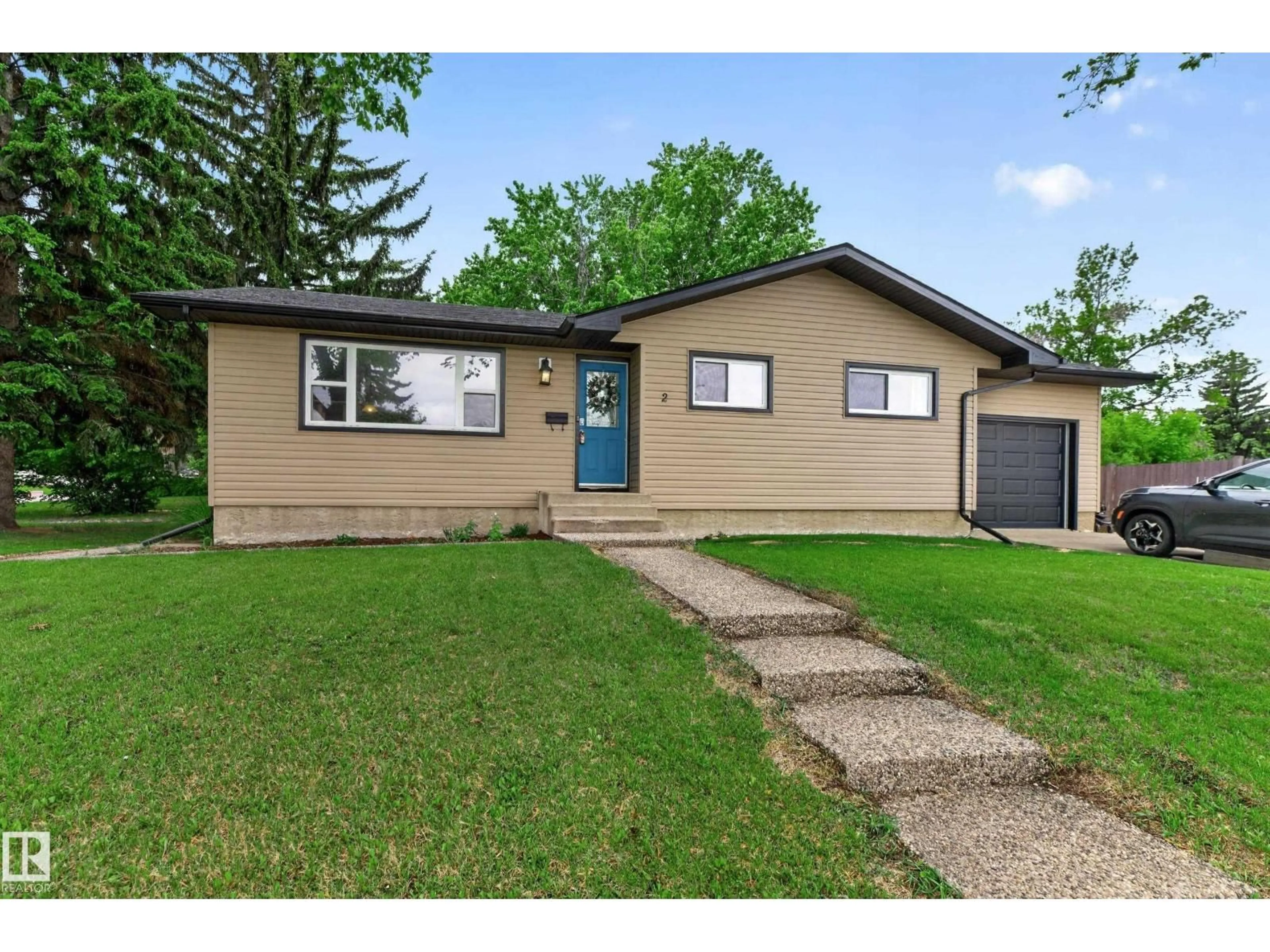 Home with vinyl exterior material, street for 2 CRANE RD, Sherwood Park Alberta T8A0H8