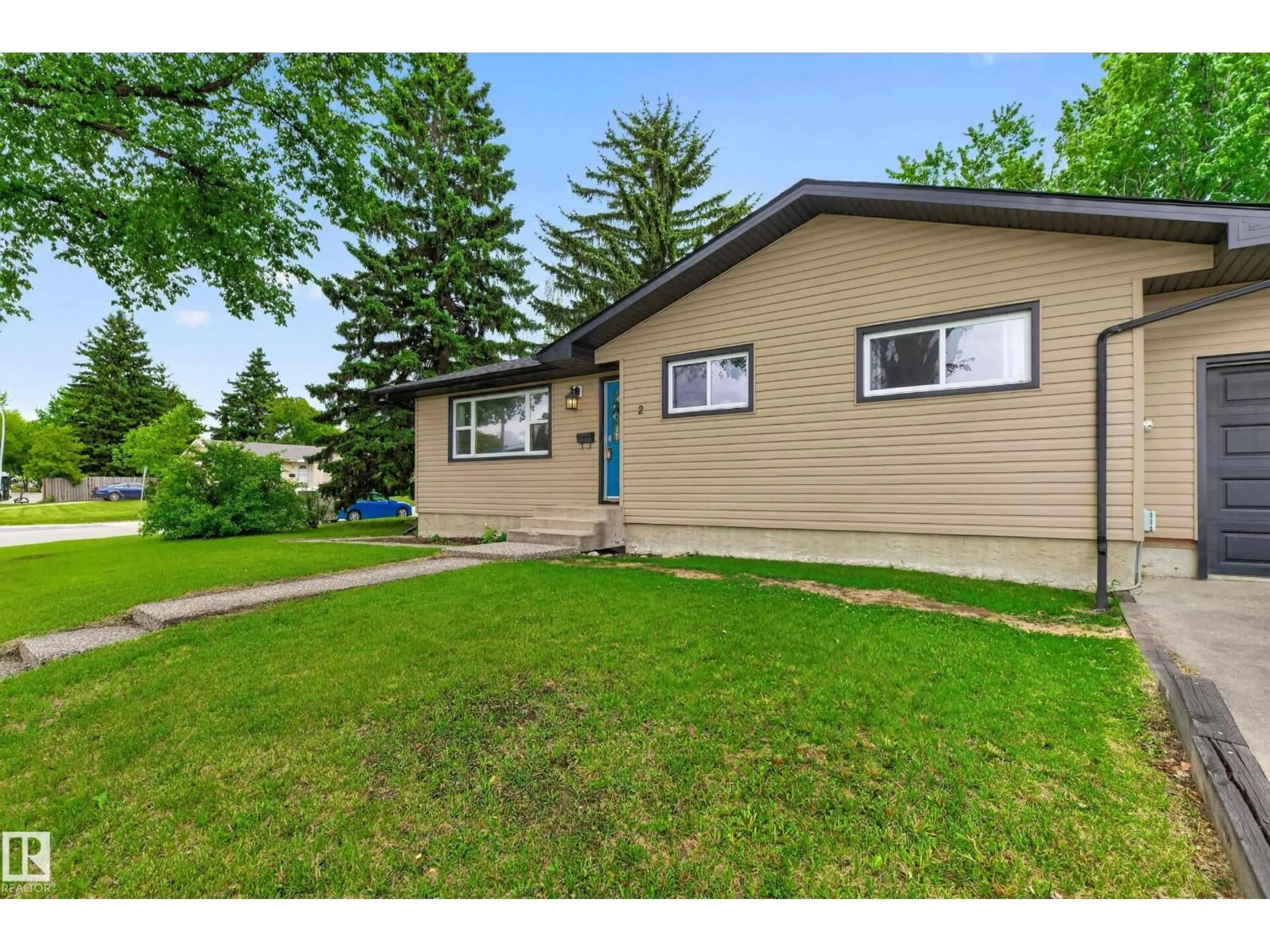 Home with vinyl exterior material, street for 2 CRANE RD, Sherwood Park Alberta T8A0H8