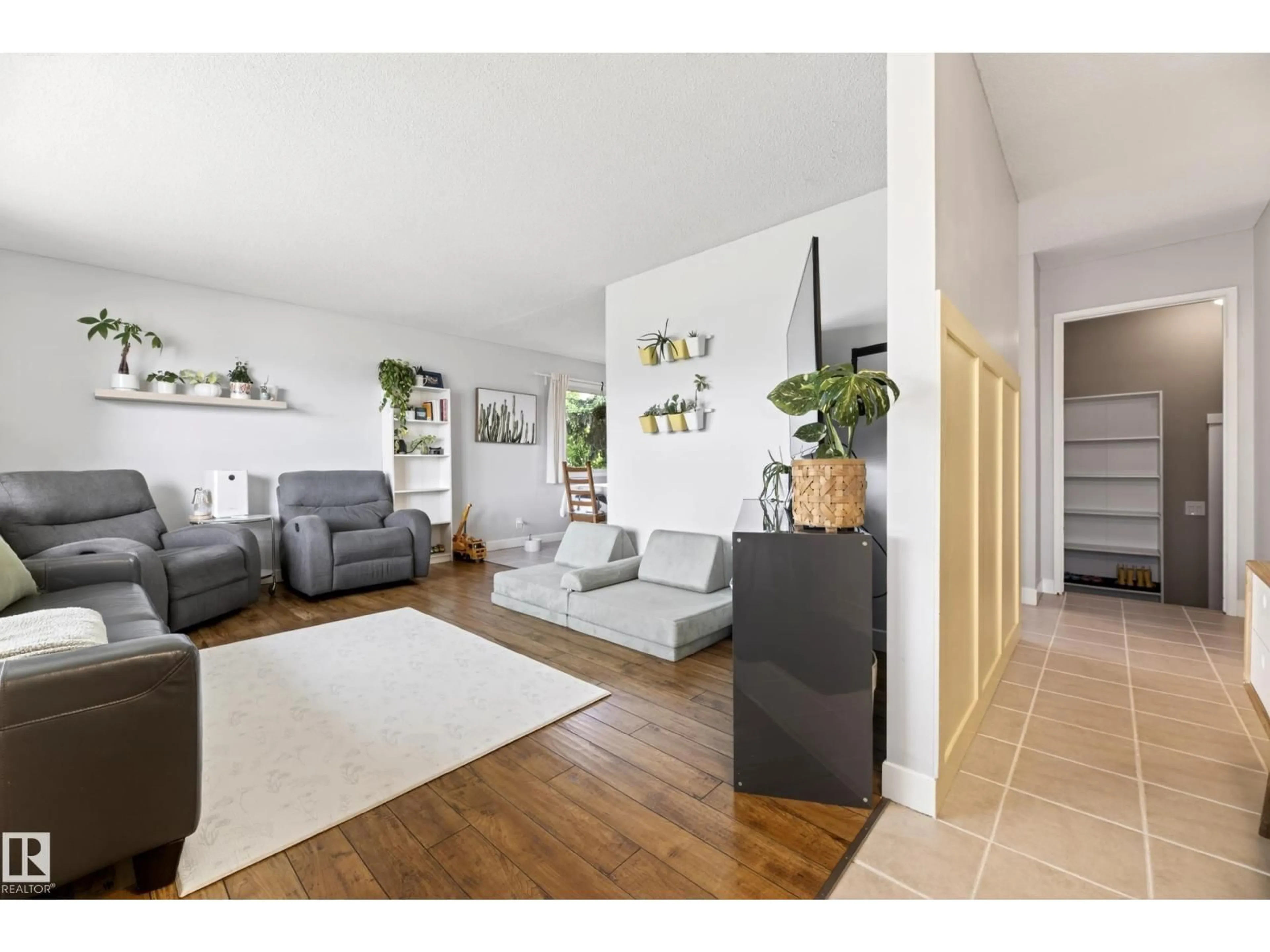 Living room with furniture, unknown for 2 CRANE RD, Sherwood Park Alberta T8A0H8