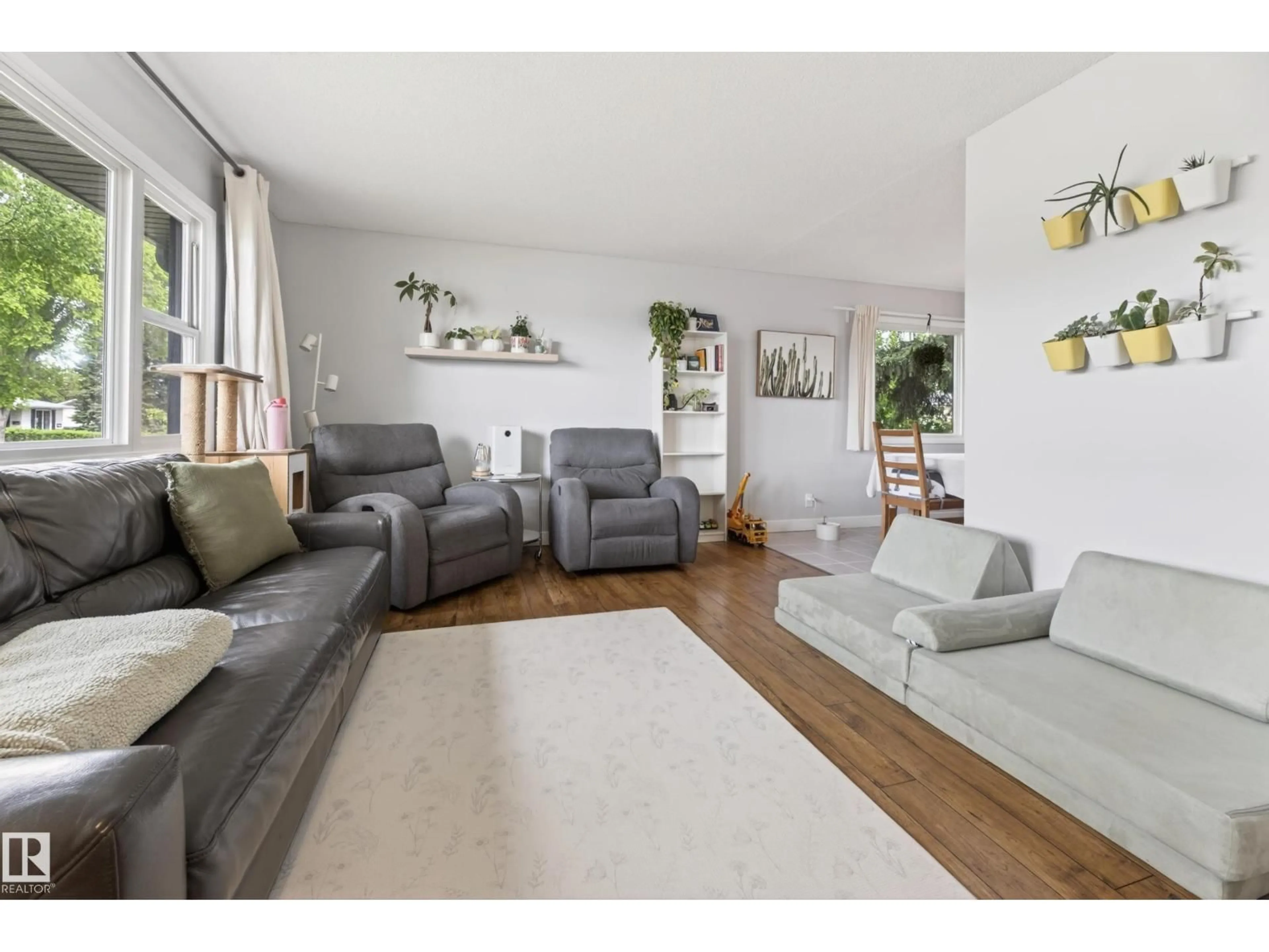 Living room with furniture, unknown for 2 CRANE RD, Sherwood Park Alberta T8A0H8