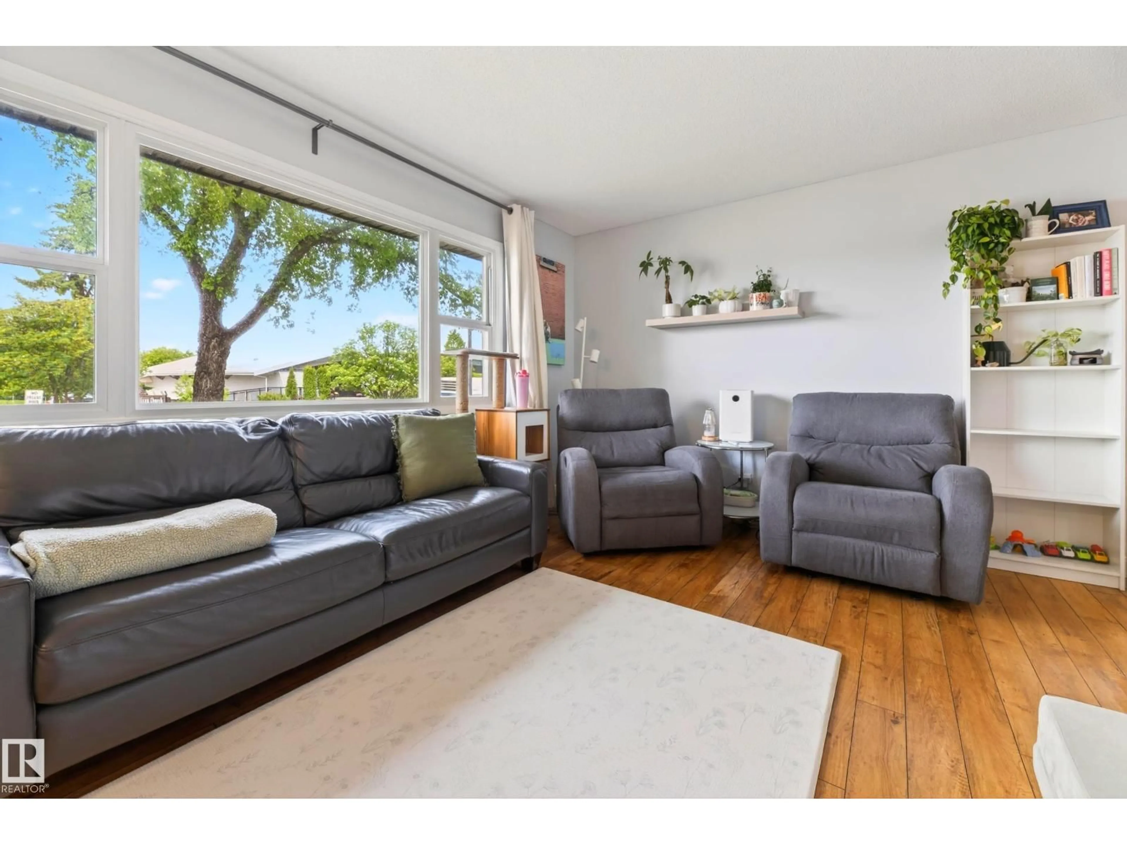 Living room with furniture, wood/laminate floor for 2 CRANE RD, Sherwood Park Alberta T8A0H8