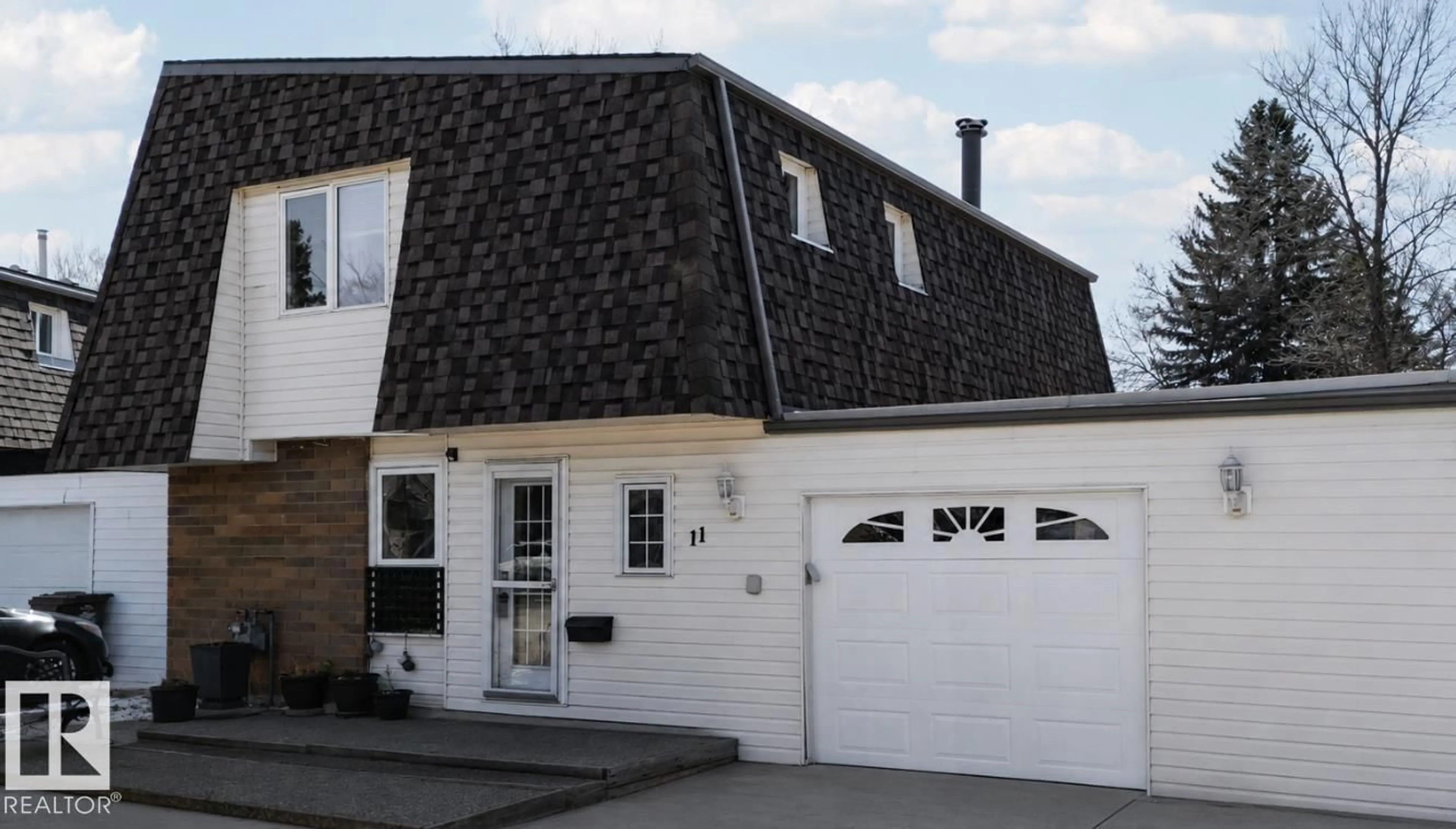Home with vinyl exterior material, street for 11 GREENFIELD ES, St. Albert Alberta T8N2G2