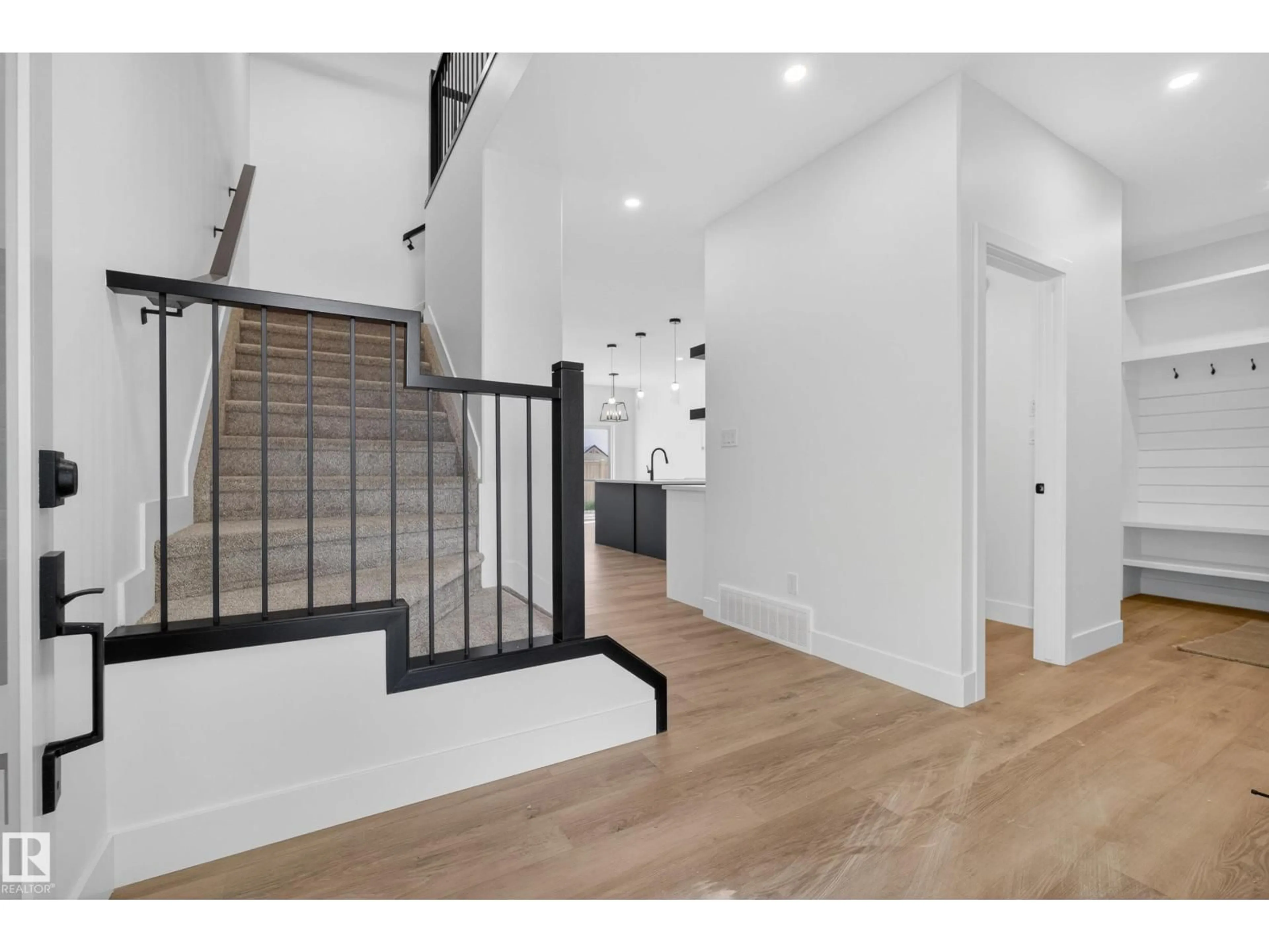 Indoor entryway for 119 CALEDON CR, Spruce Grove Alberta T7X4E3