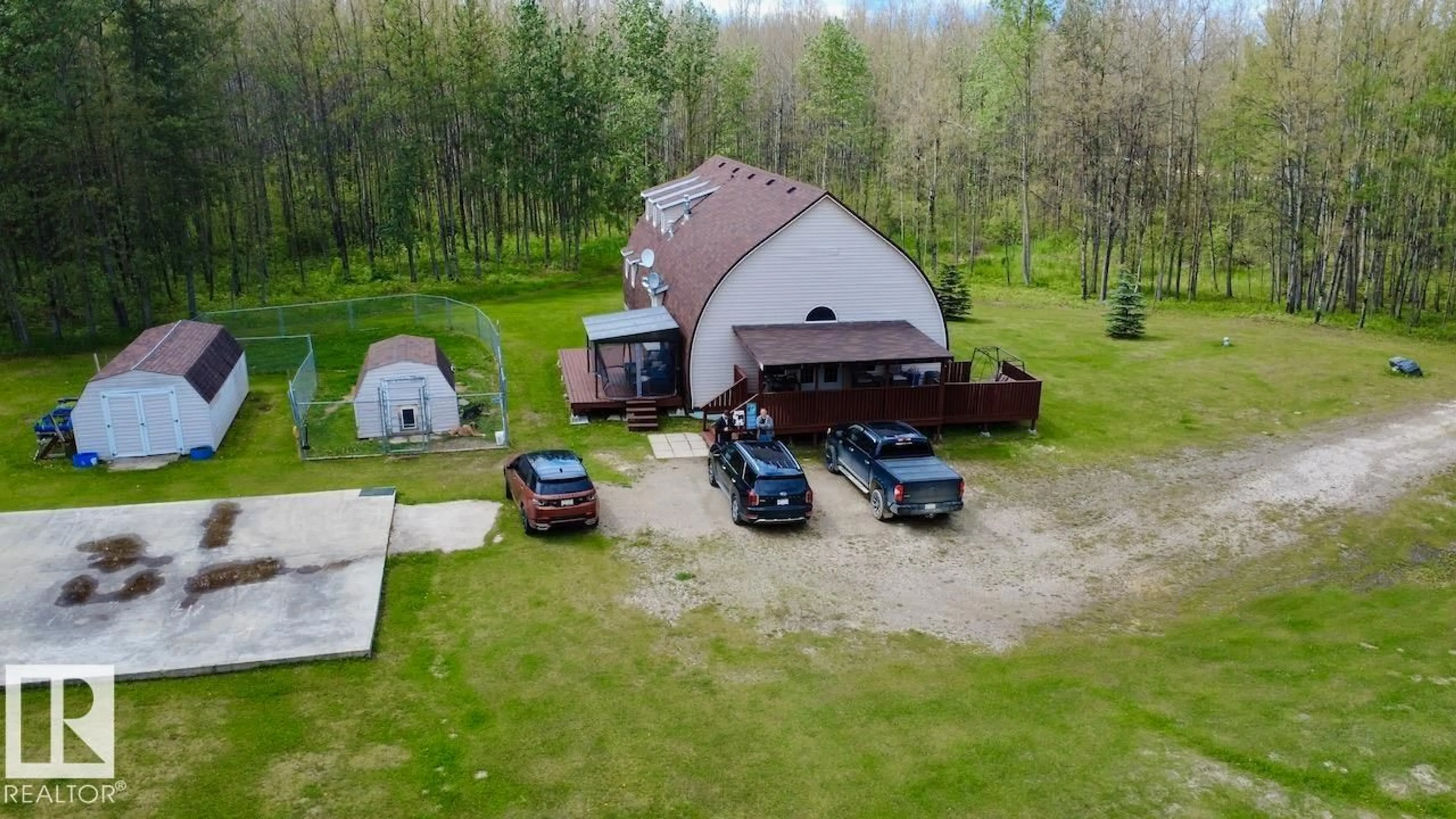 A pic from outside/outdoor area/front of a property/back of a property/a pic from drone, building for 7113 TOWNSHIP RD 524, Rural Parkland County Alberta T0E0S0
