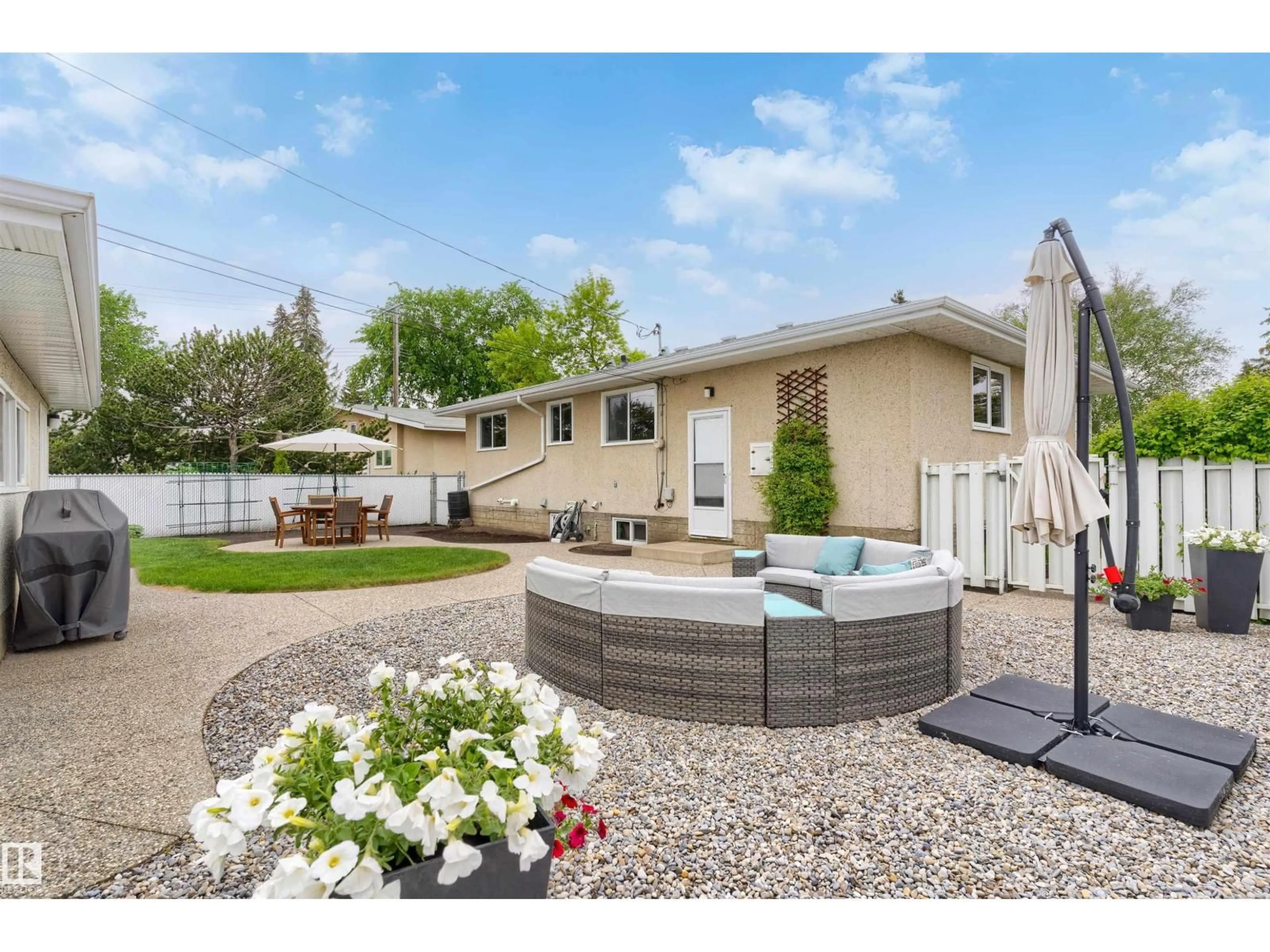 Home with vinyl exterior material, unknown for NW - 6203 87 AV, Edmonton Alberta T6B0L1