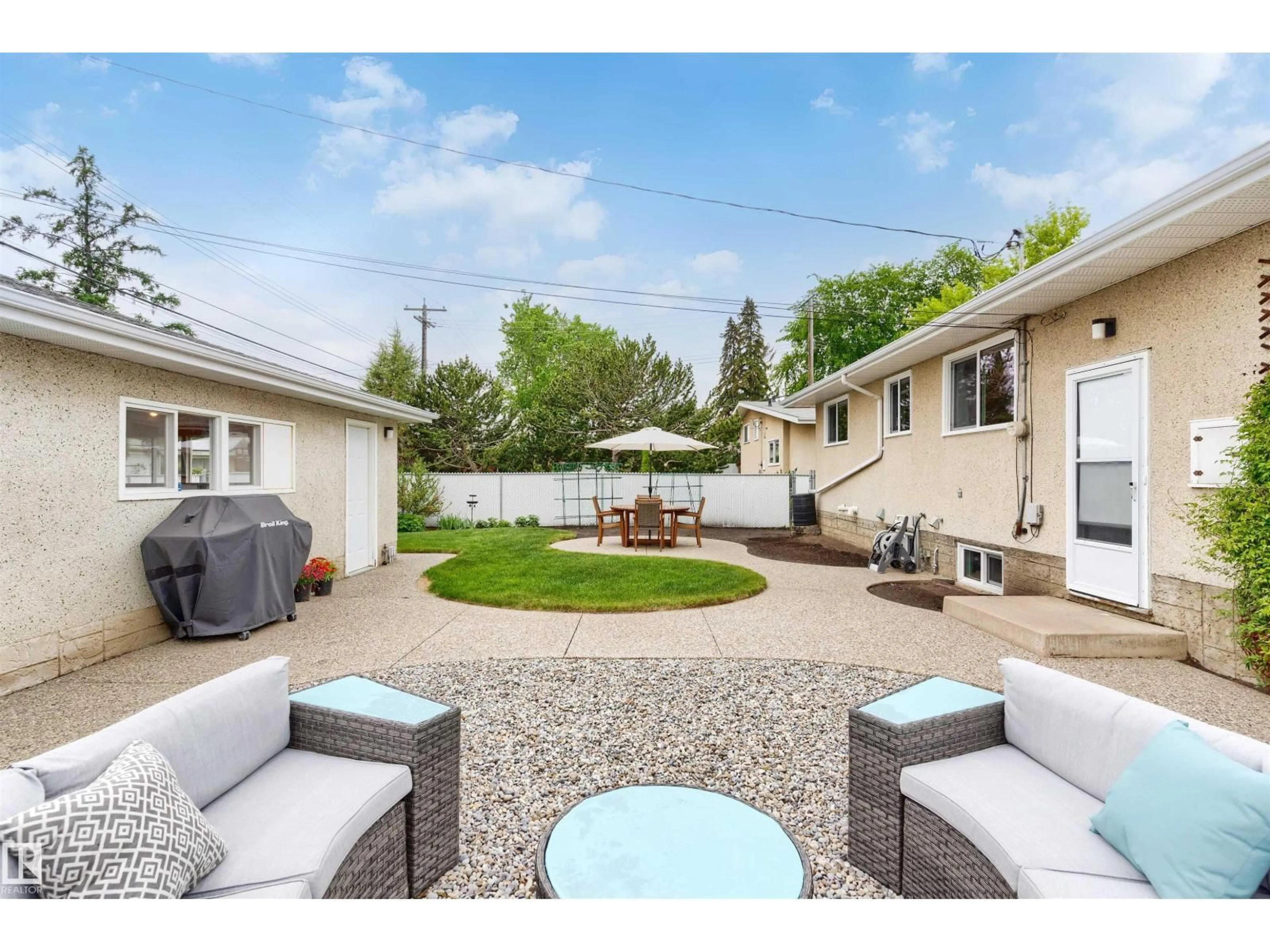 Patio, street for NW - 6203 87 AV, Edmonton Alberta T6B0L1